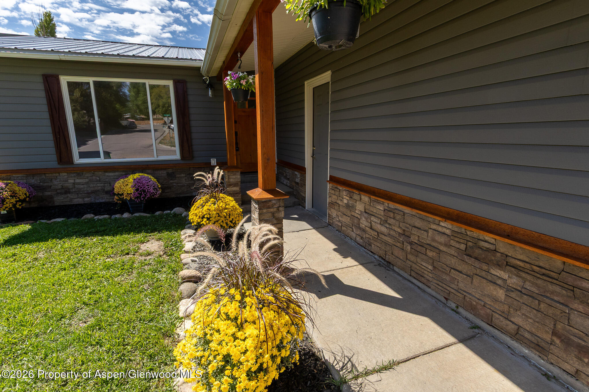 570 Larry Lane Property Photo 27