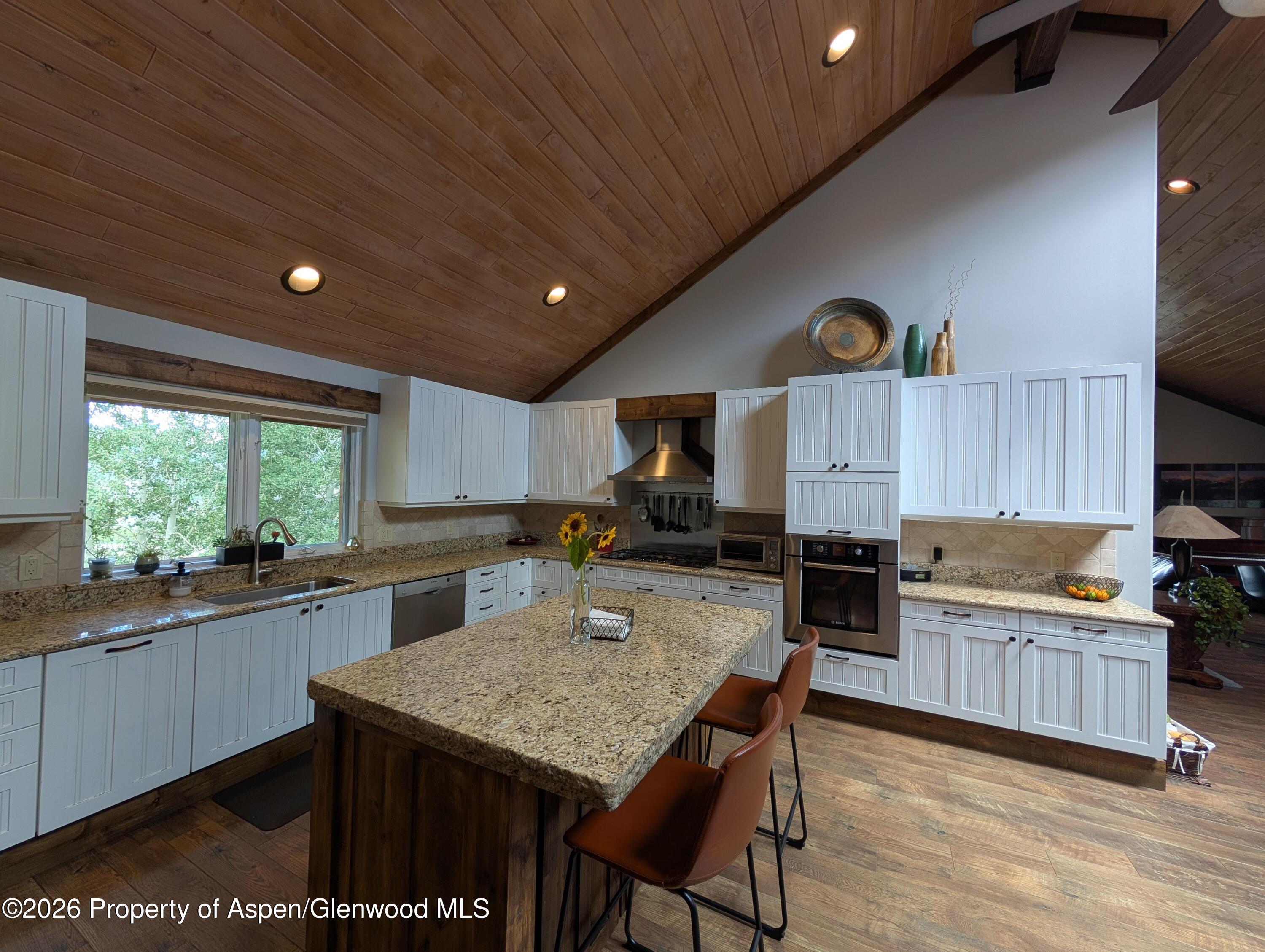 684 Falcon Way Property Photo 18