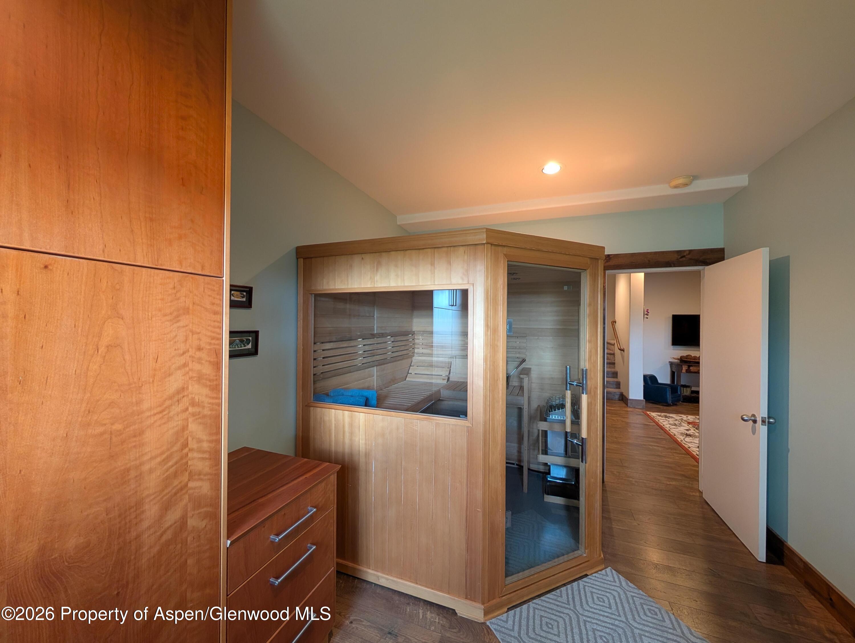684 Falcon Way Property Photo 32