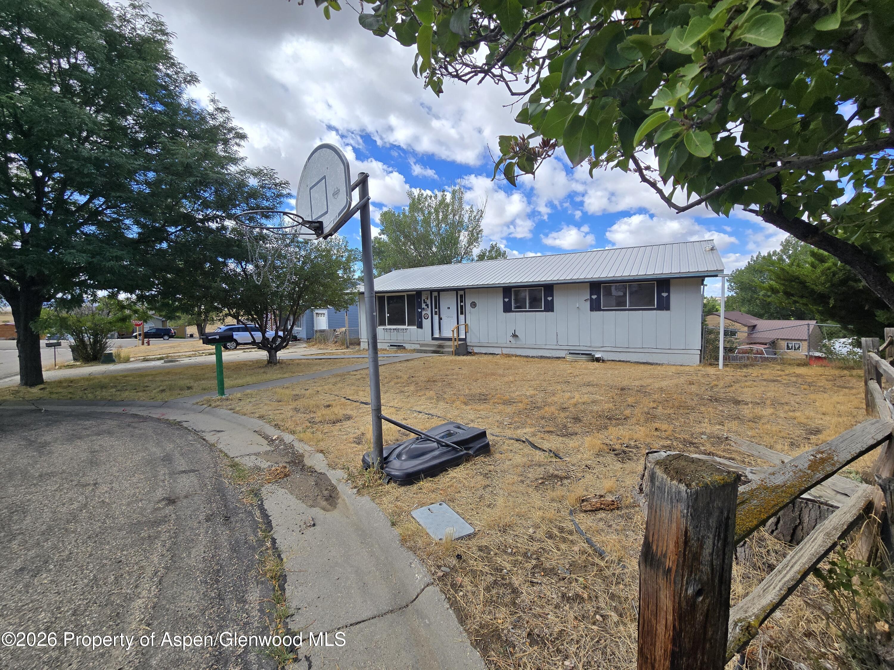 936 Colby Circle Property Photo 4