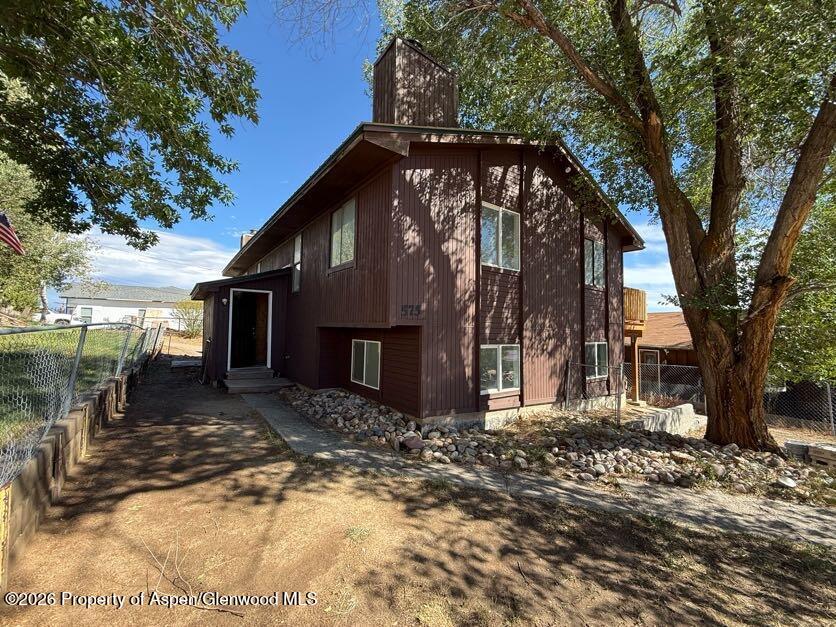 575 7th Avenue W #1 Property Photo 1