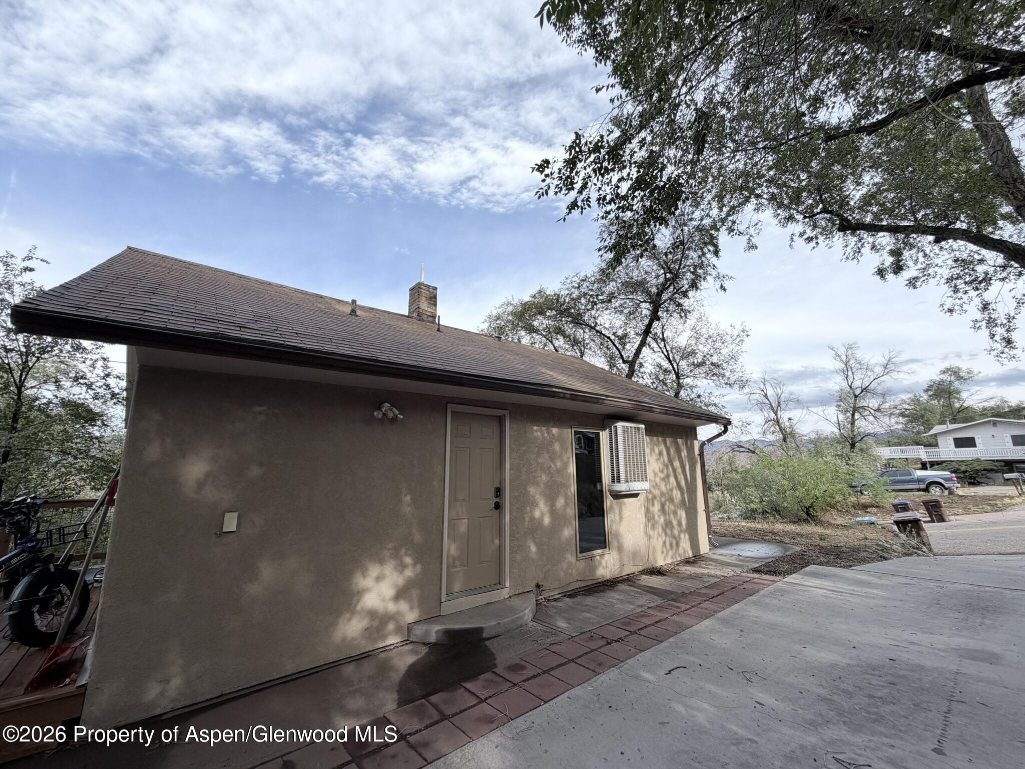 403 E 3rd Street Property Photo 6