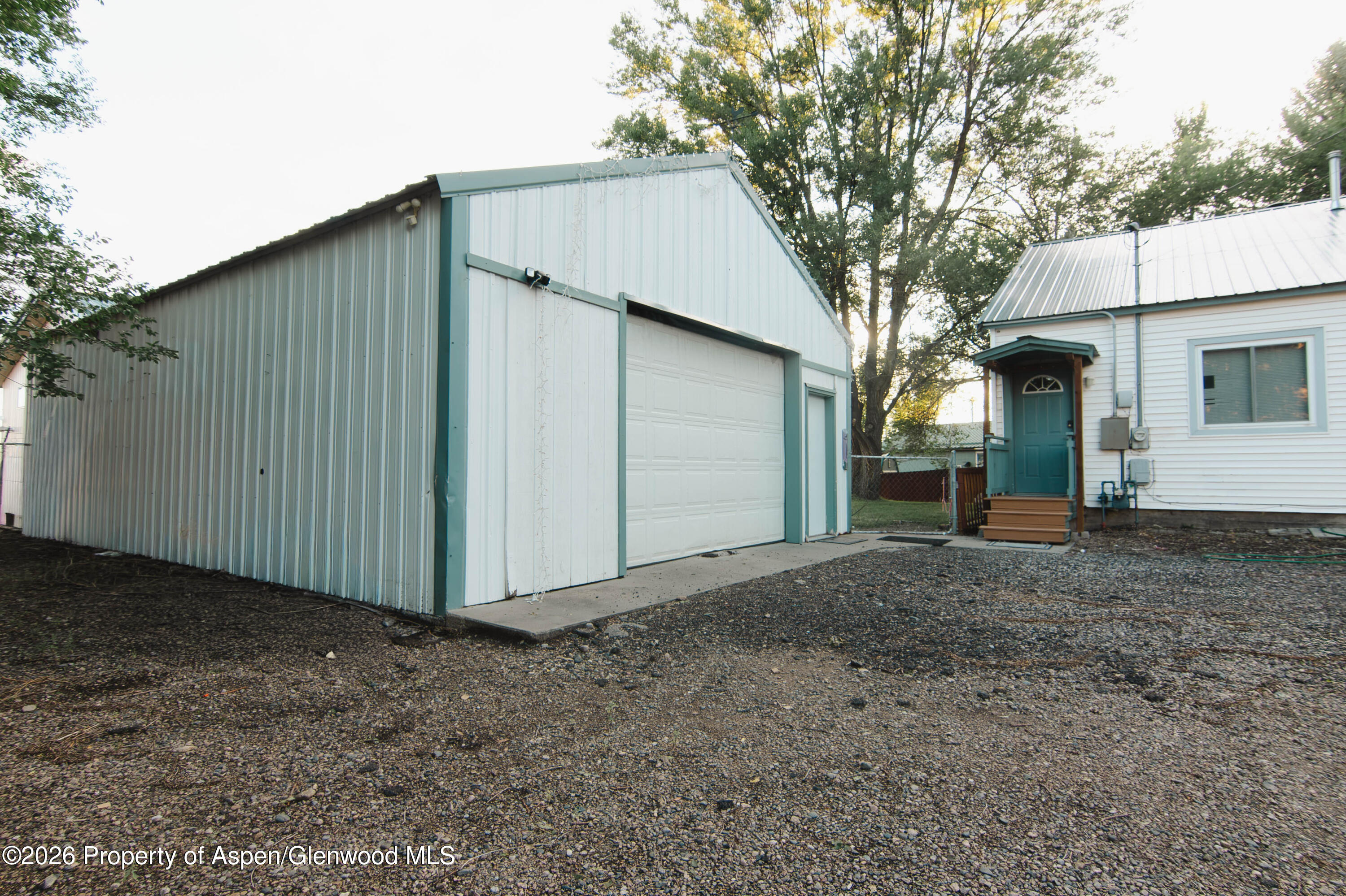 1424 E Victory Way Property Photo 2