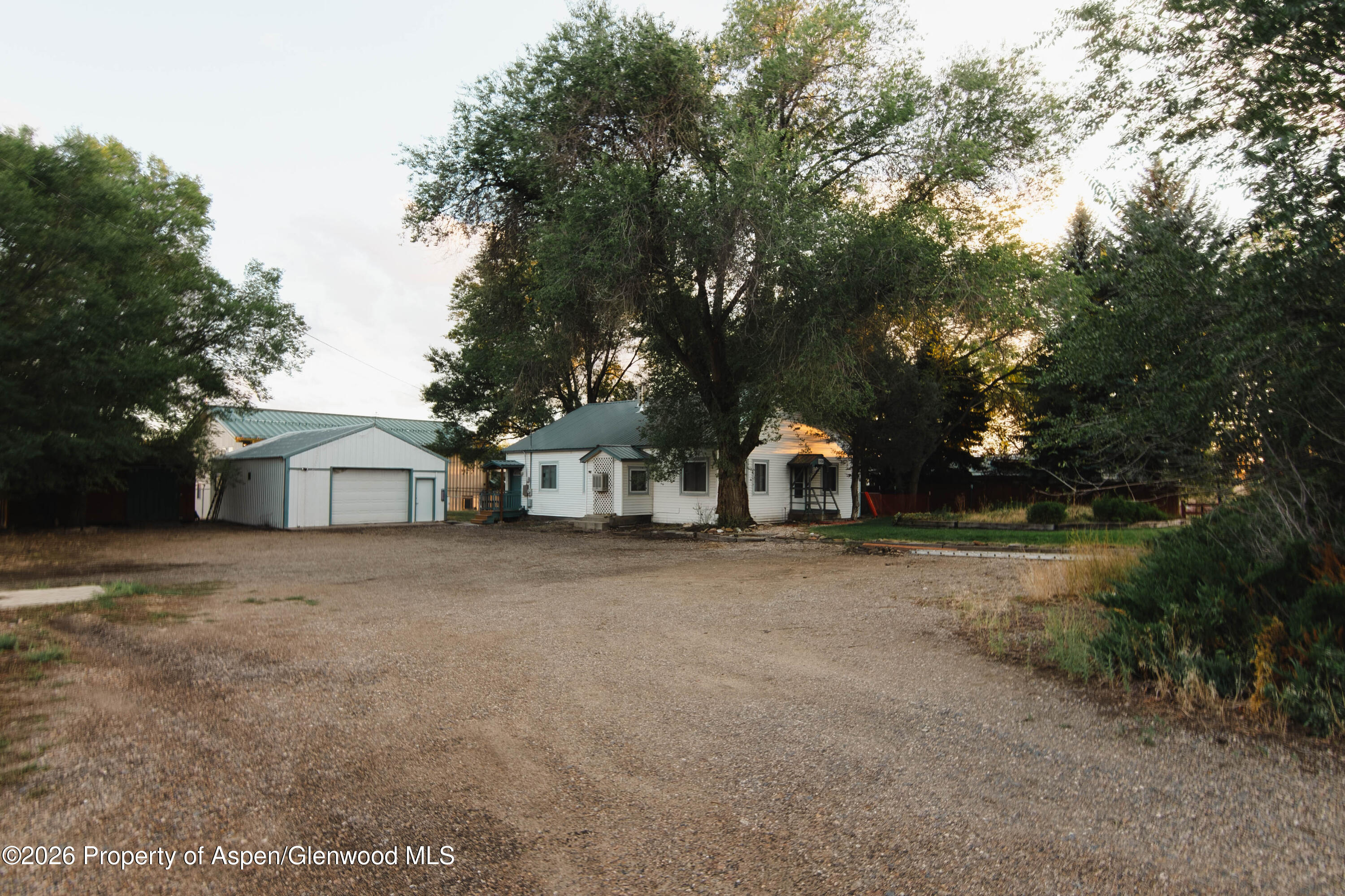 1424 E Victory Way Property Photo 3