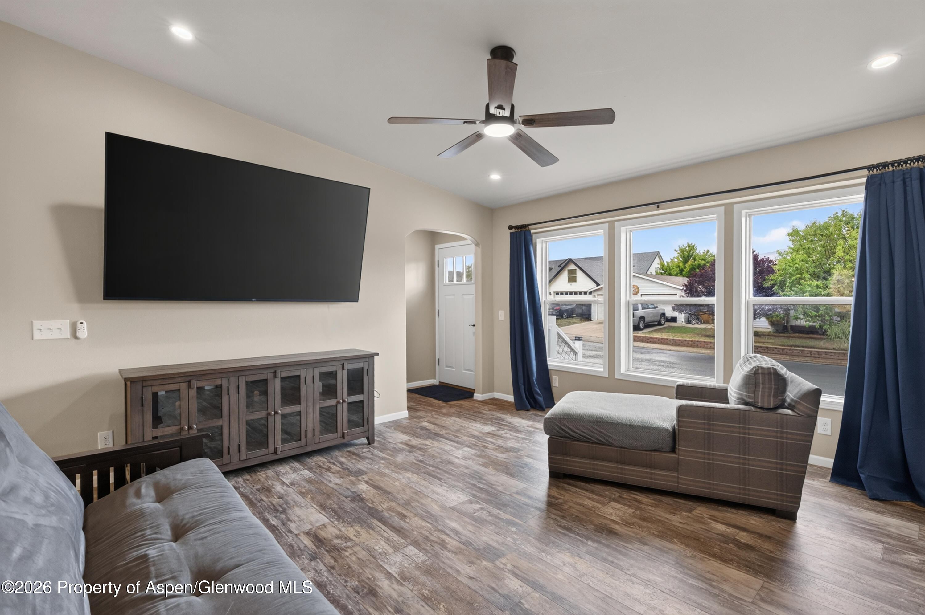 2432 Pioneer Way Property Photo 2