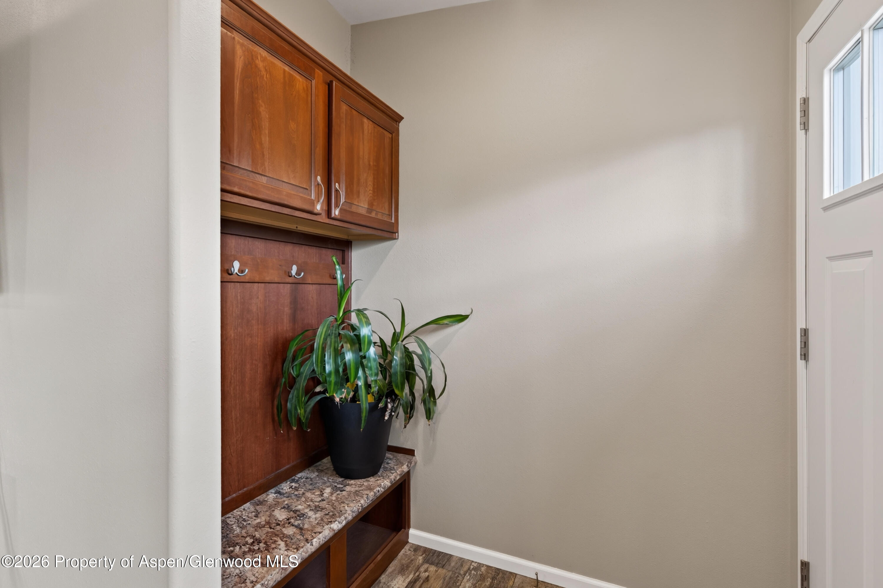 2432 Pioneer Way Property Photo 5