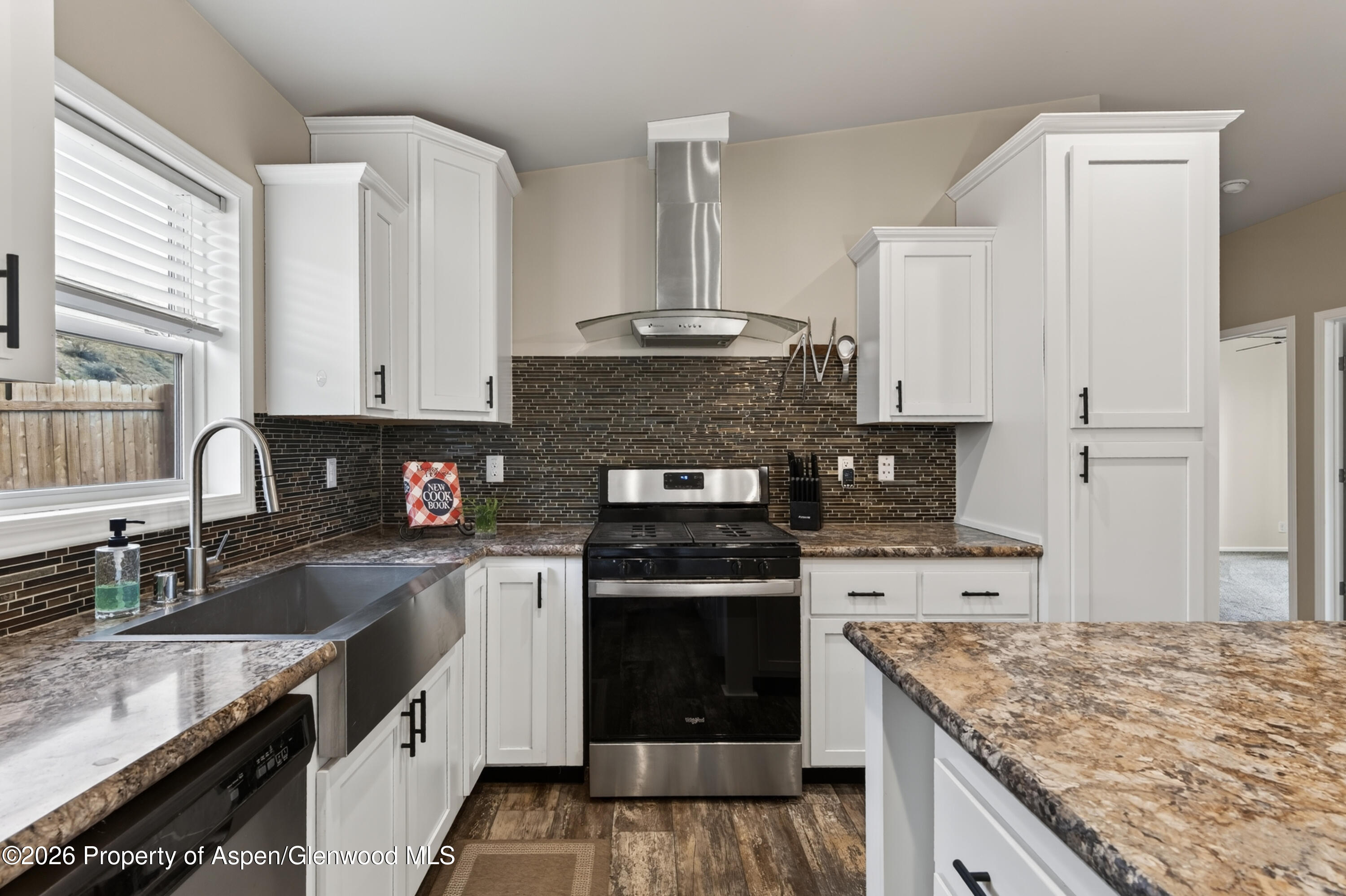 2432 Pioneer Way Property Photo 8