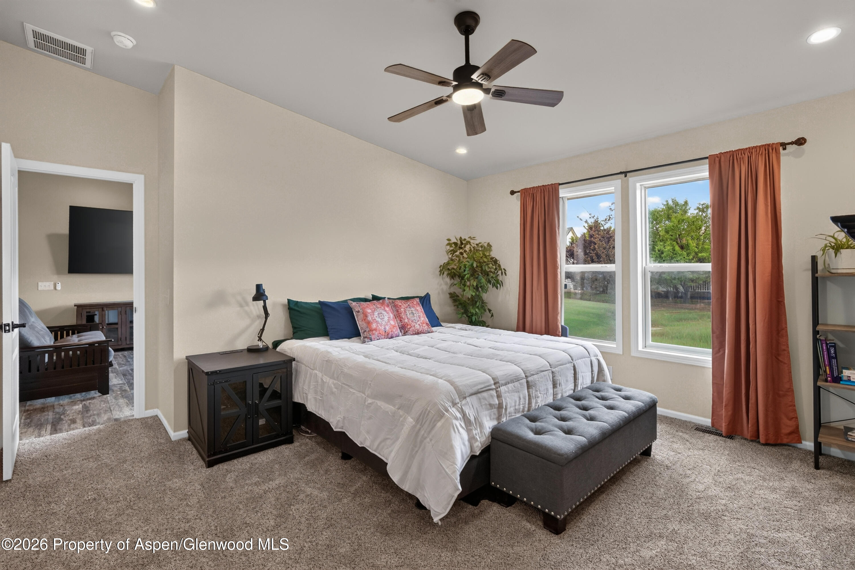 2432 Pioneer Way Property Photo 11