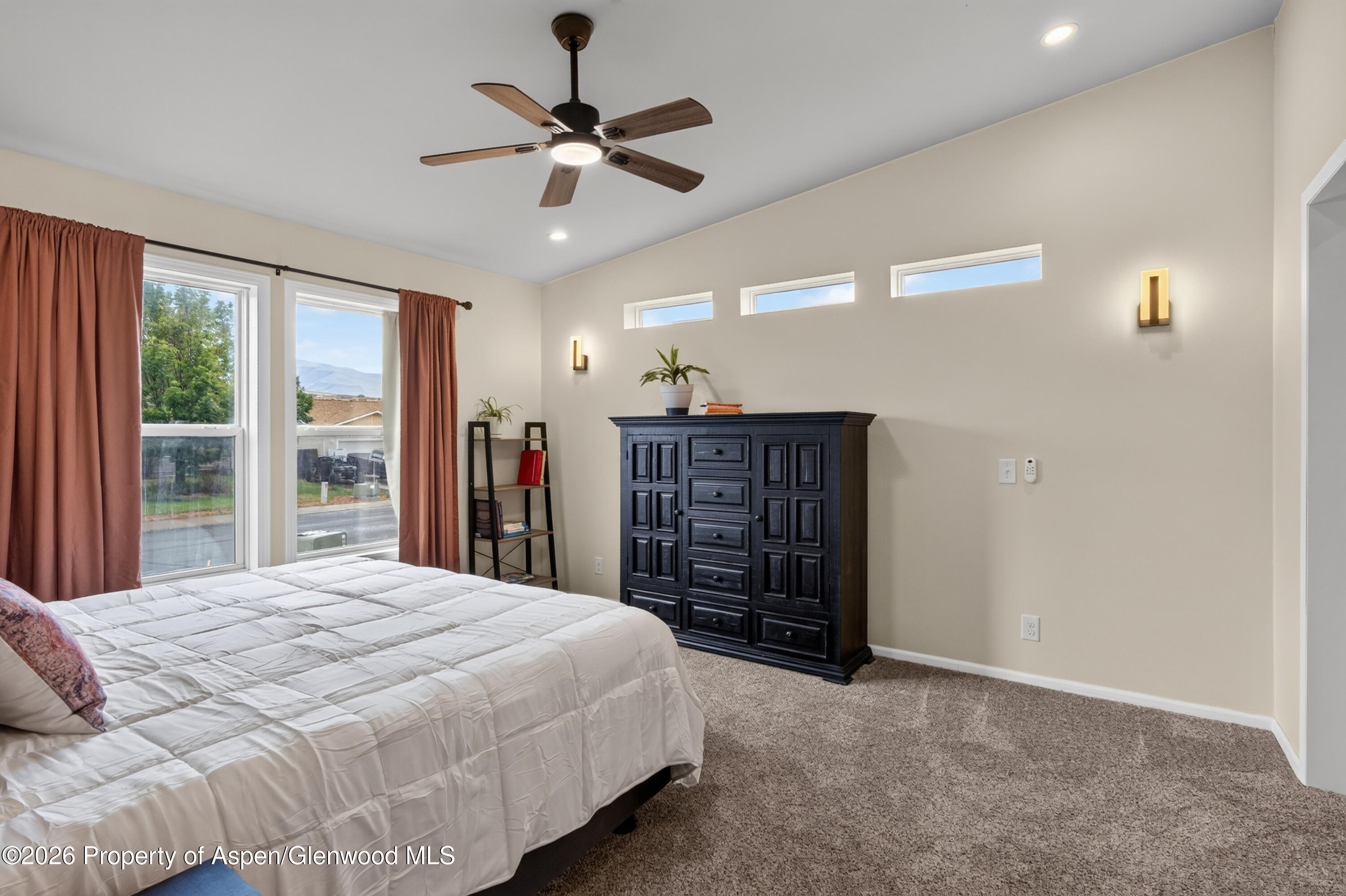 2432 Pioneer Way Property Photo 13