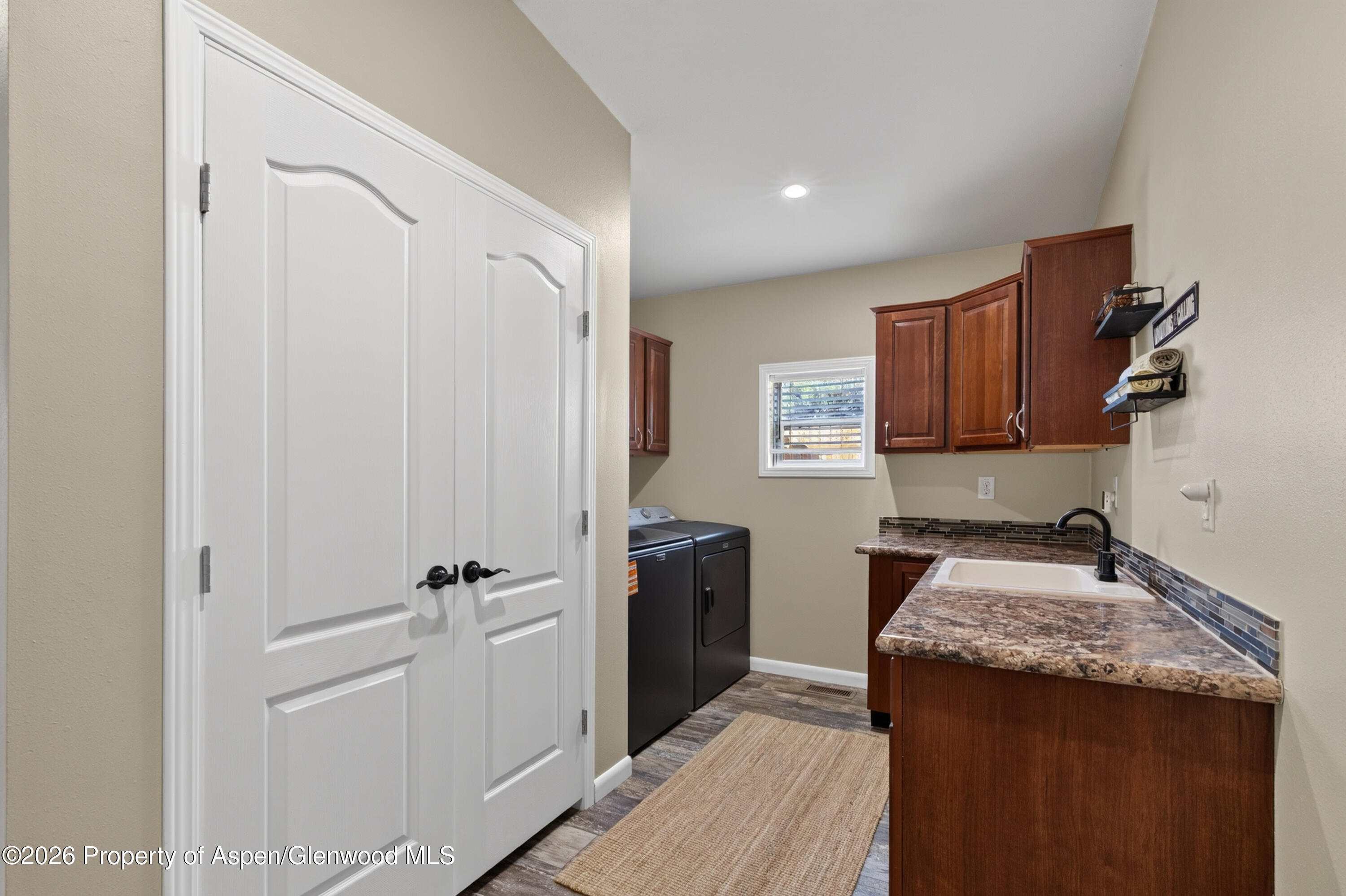 2432 Pioneer Way Property Photo 23