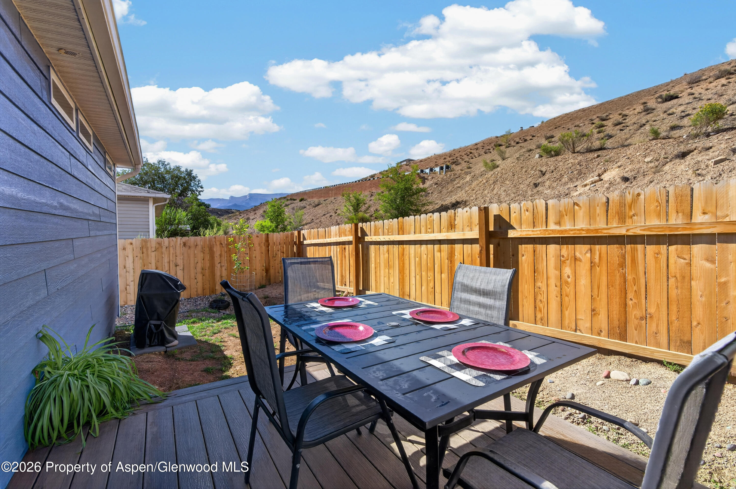 2432 Pioneer Way Property Photo 26