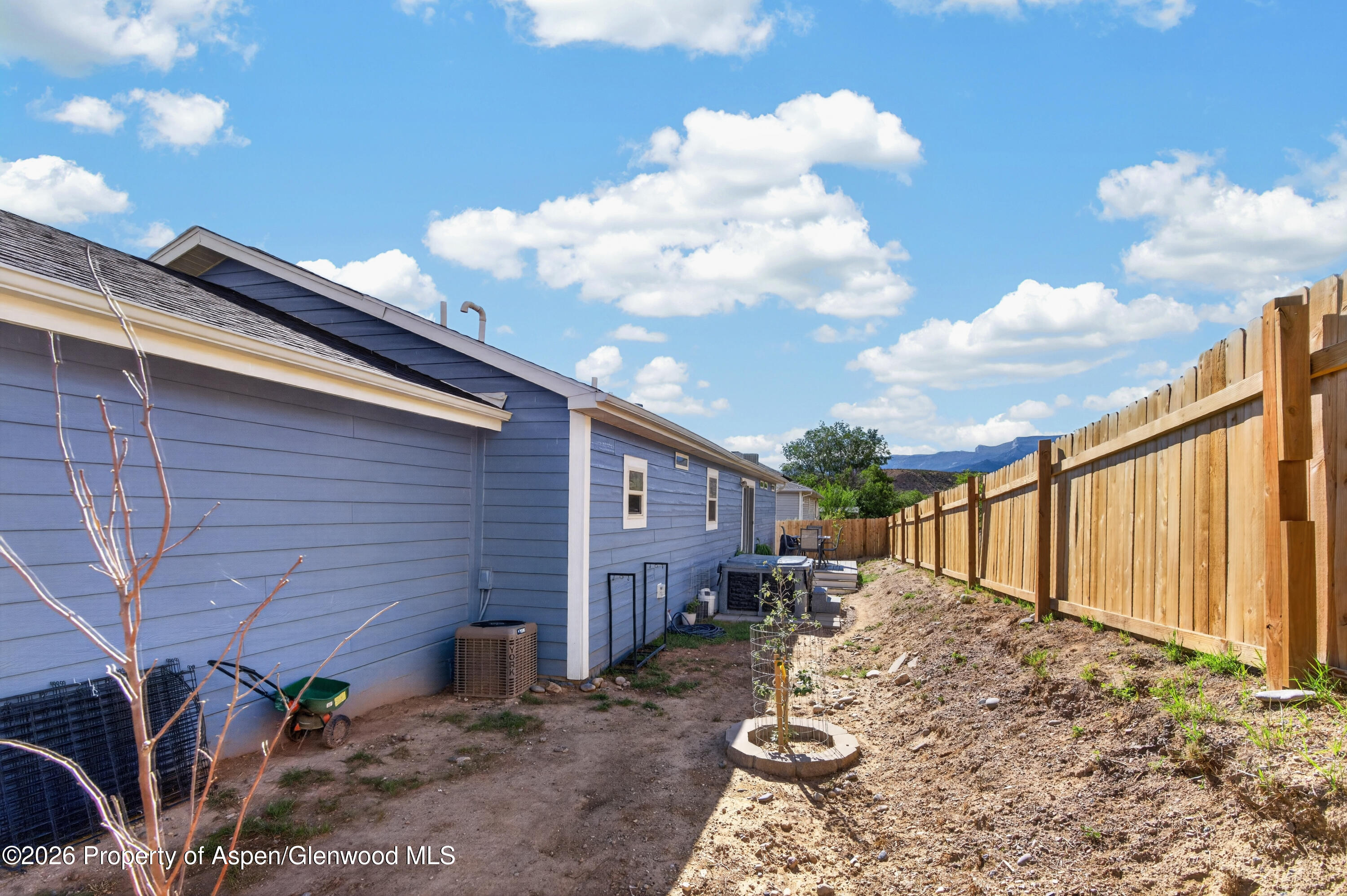 2432 Pioneer Way Property Photo 27