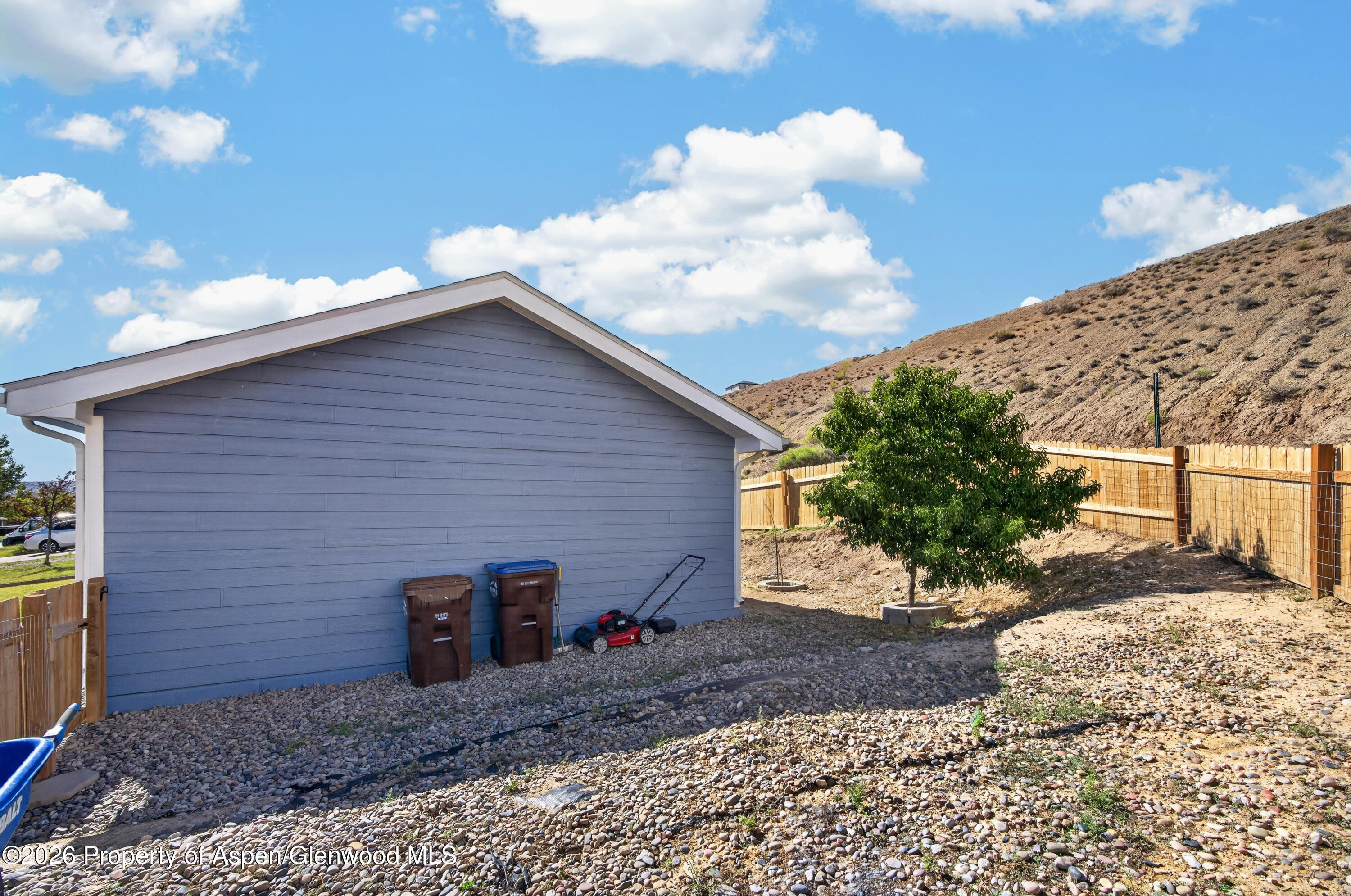 2432 Pioneer Way Property Photo 29