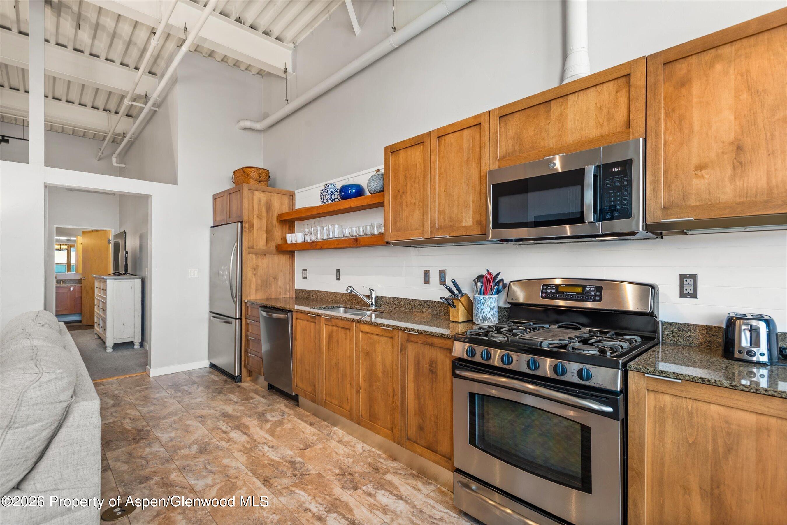 231 Robinson Street R-310 Property Photo 10