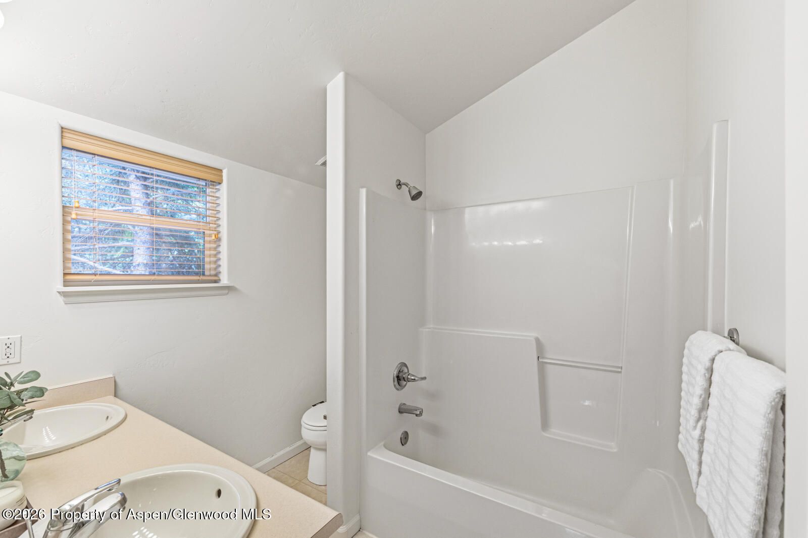 832 Donegan Road Unit B Property Photo 14