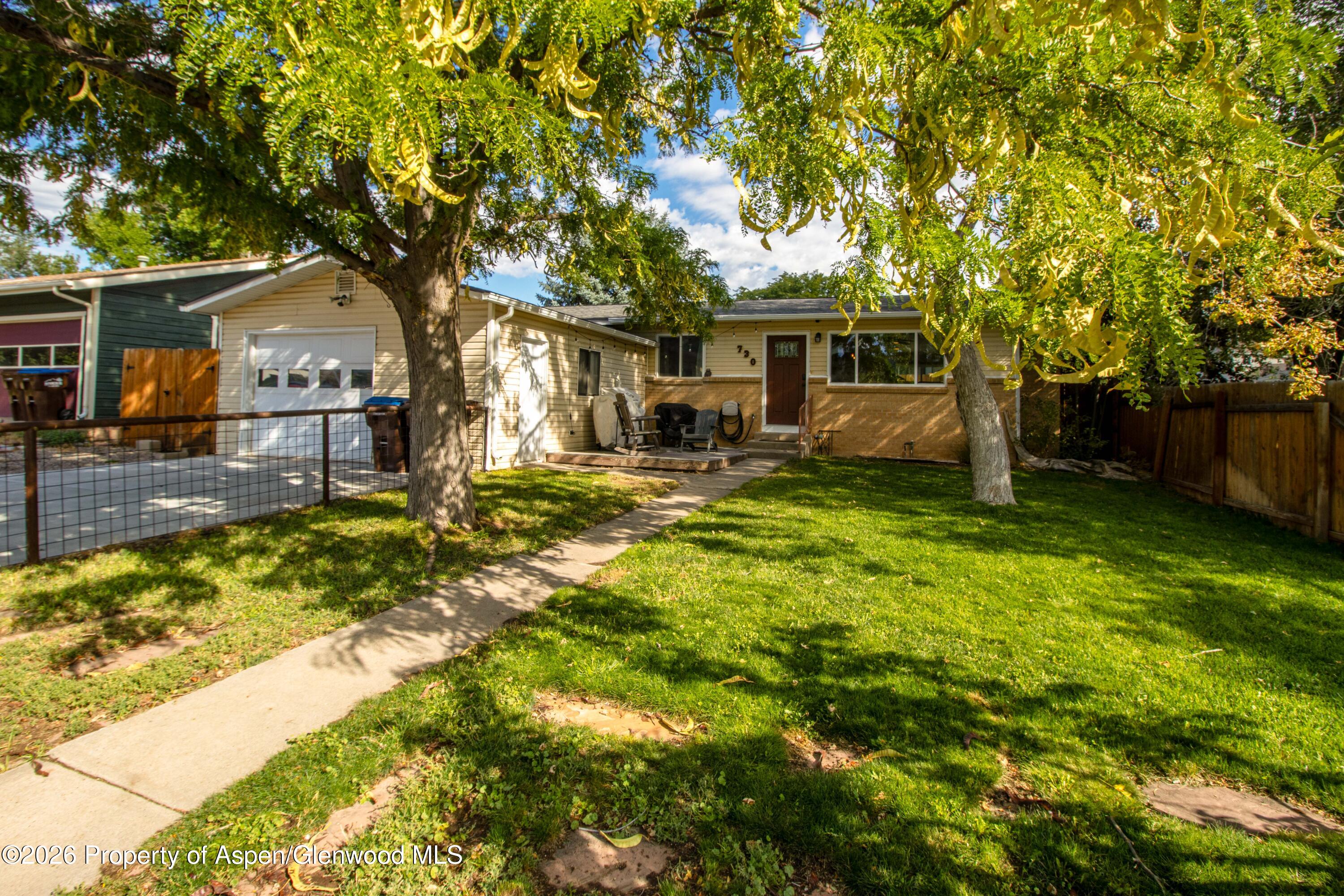 730 E 5th Street Property Photo 1