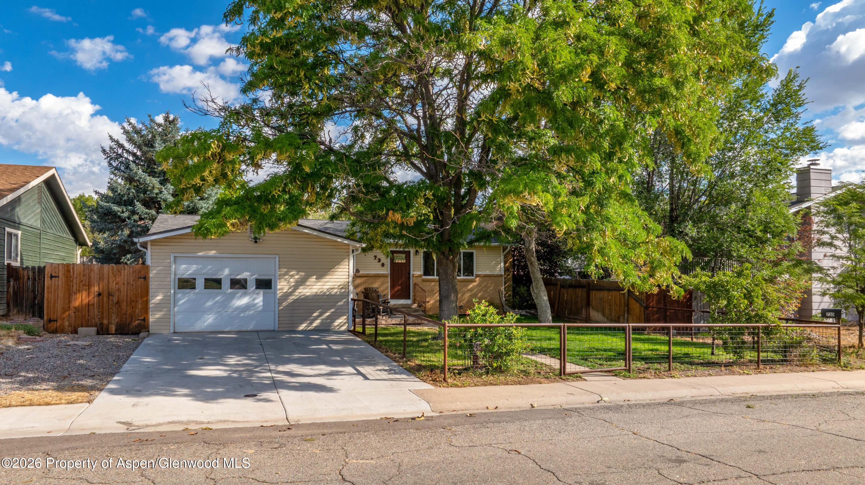 730 E 5th Street Property Photo 2