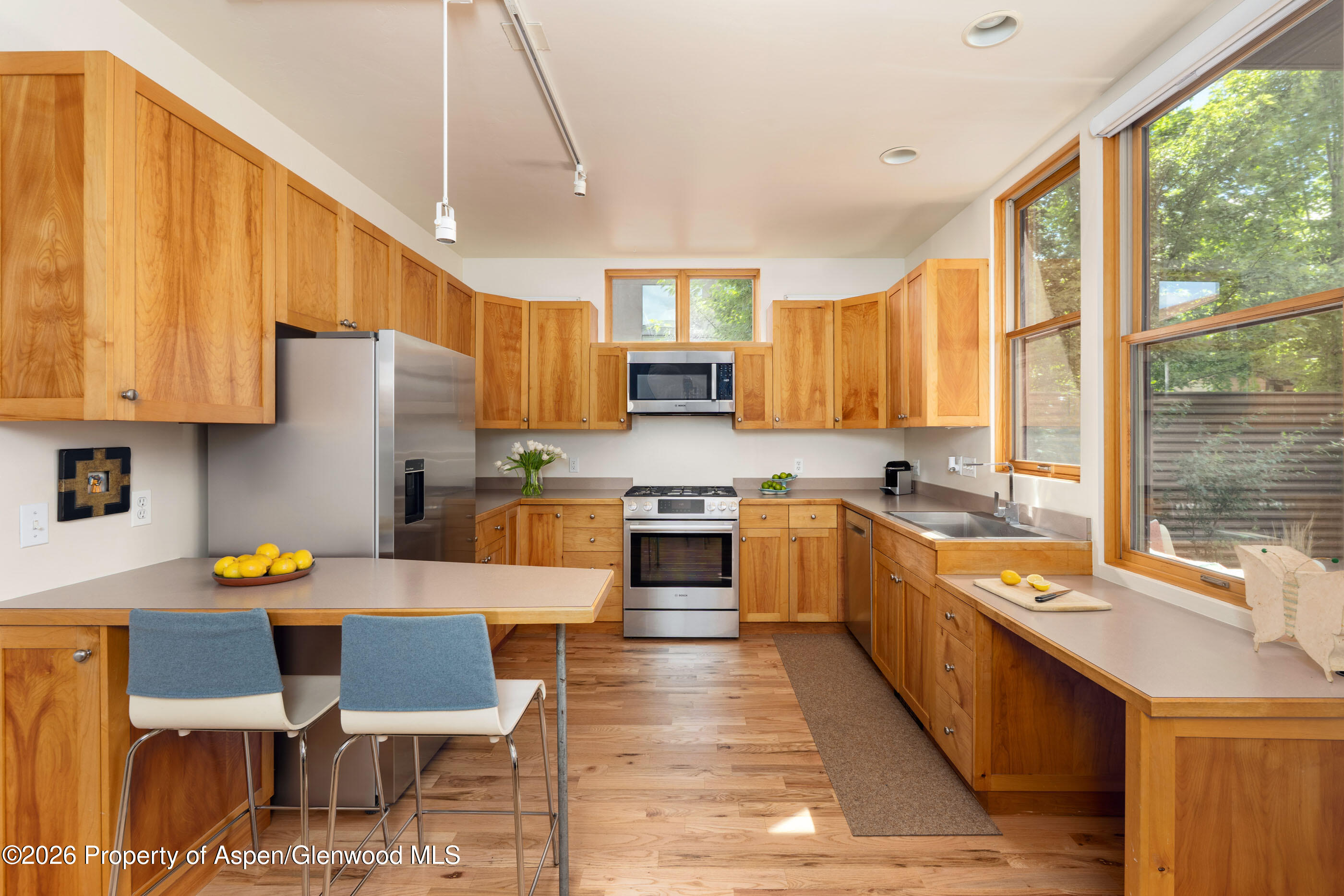 660 Lincoln Avenue Property Photo 8