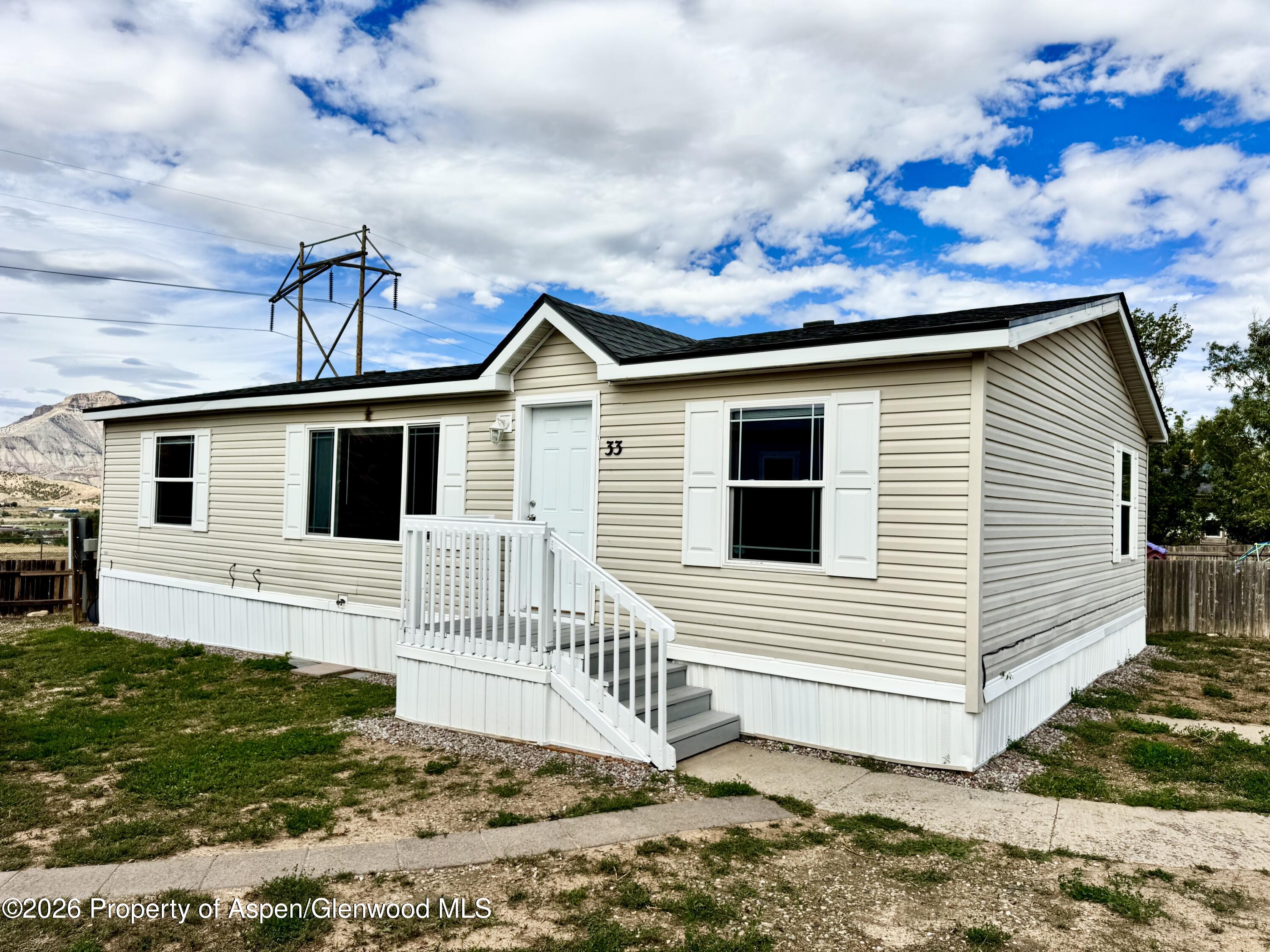 33 Silverton Place Property Photo 3