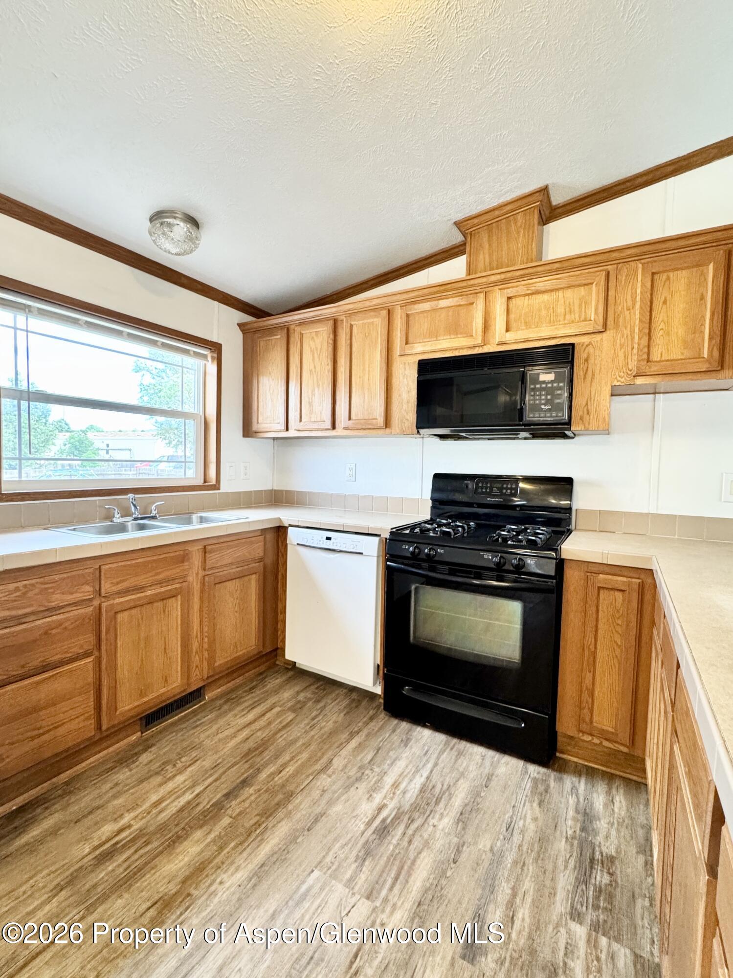 33 Silverton Place Property Photo 7