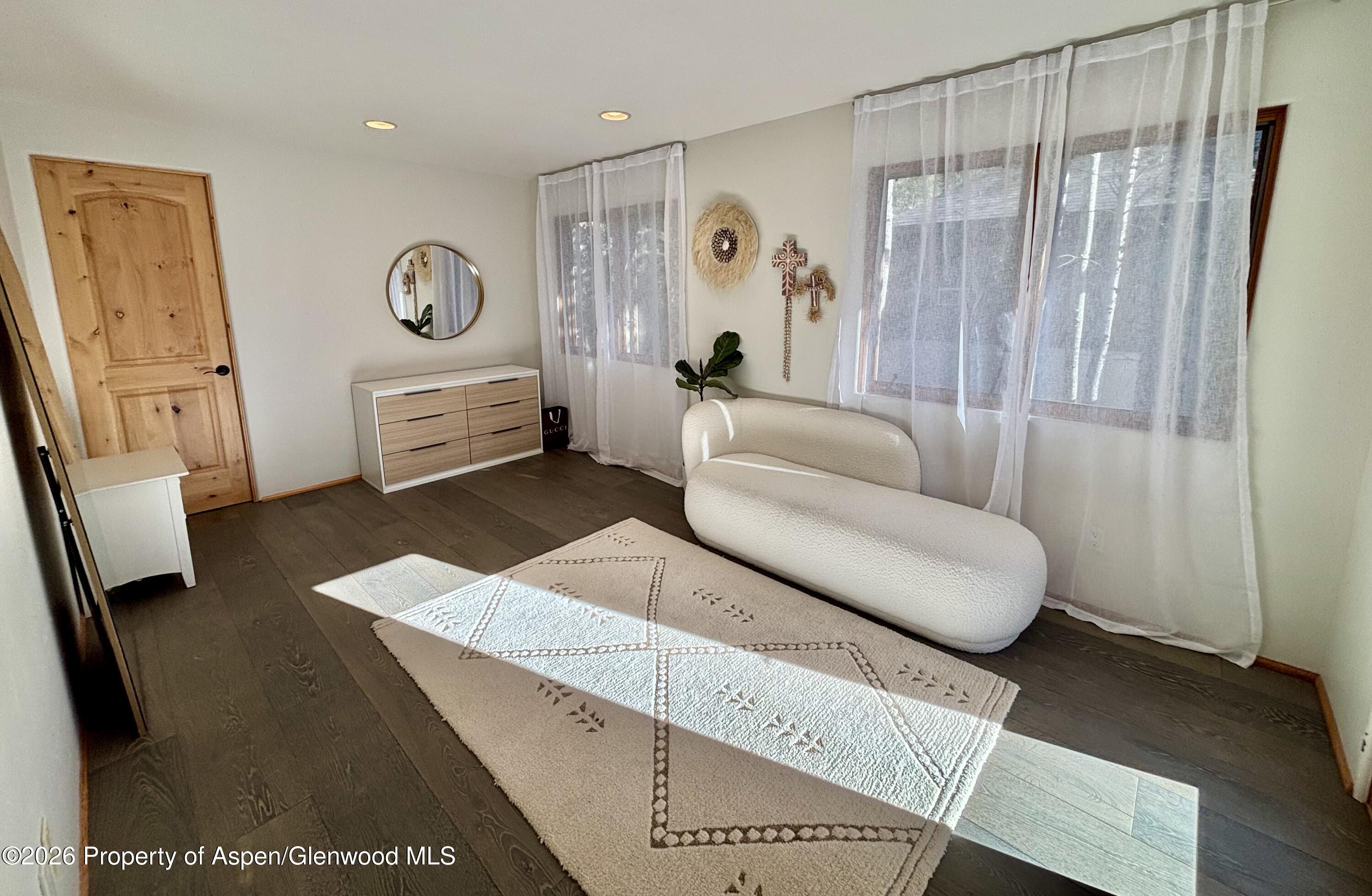 315 Summerset Lane B Property Photo 15