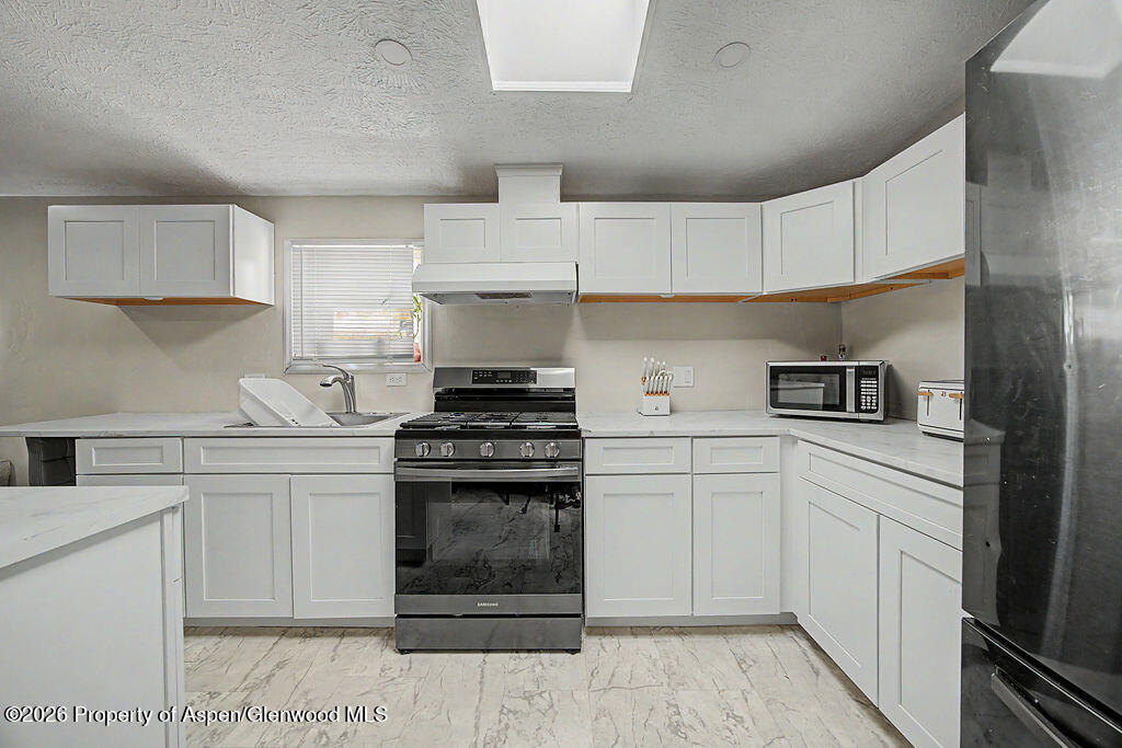 925 W 1st Street 510 Property Photo 6
