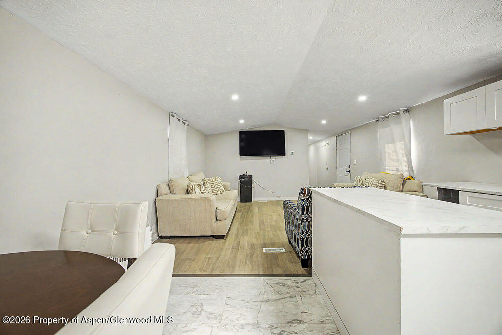 925 W 1st Street 510 Property Photo 7