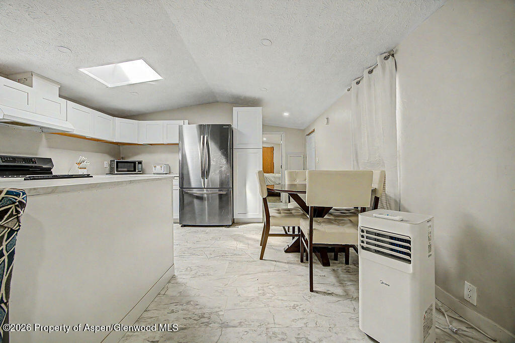 925 W 1st Street 510 Property Photo 8