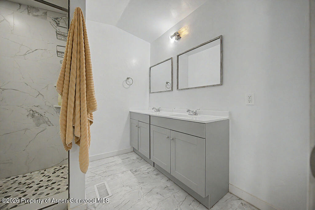 925 W 1st Street 510 Property Photo 16