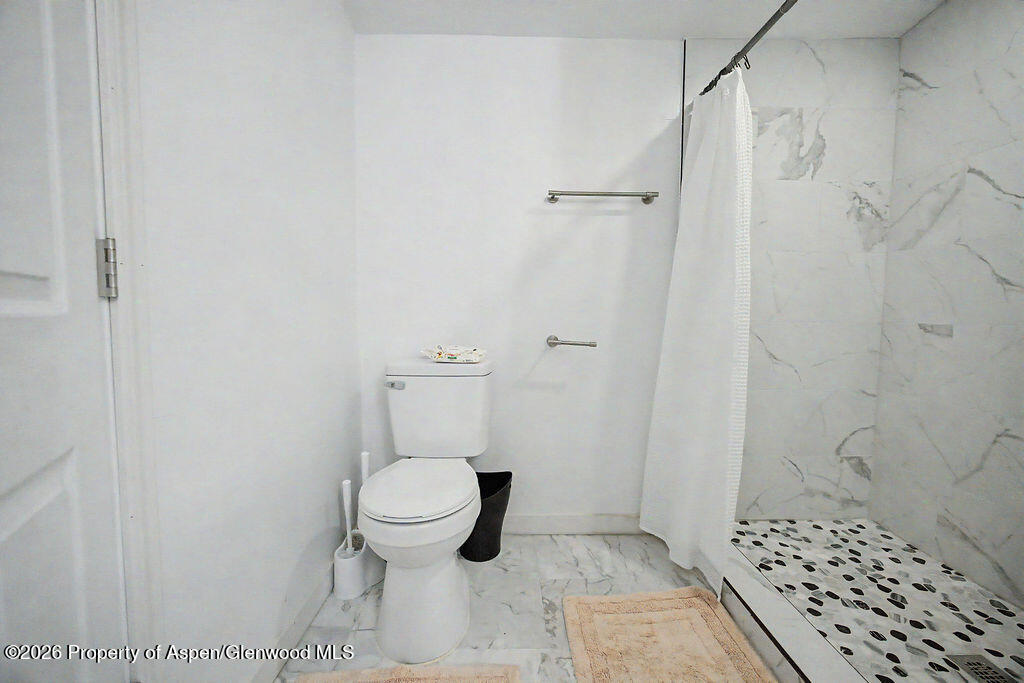 925 W 1st Street 510 Property Photo 17