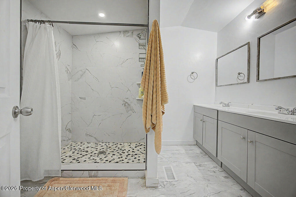 925 W 1st Street 510 Property Photo 18