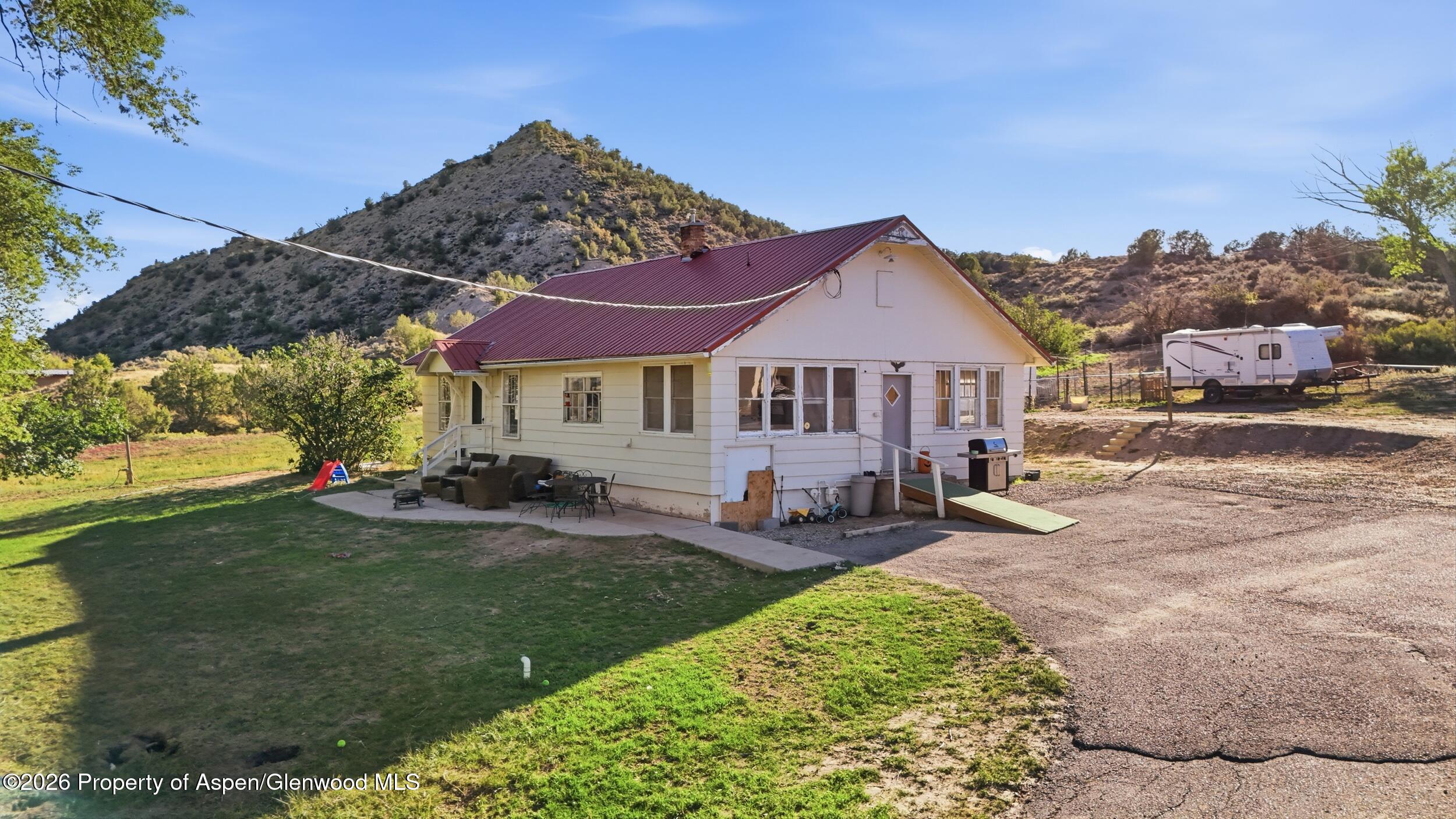 621 County Road 235 Property Photo 4