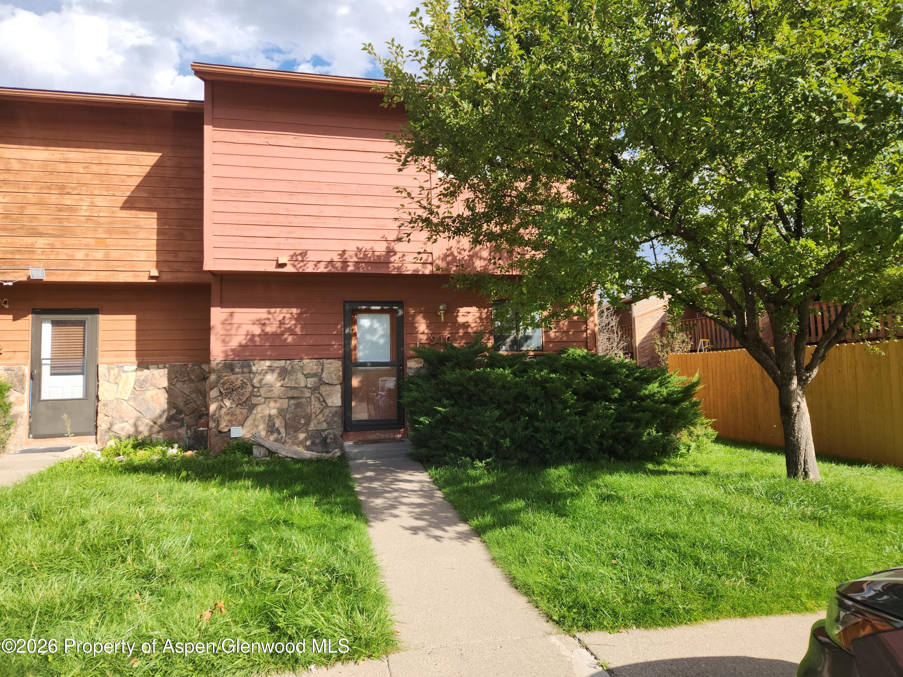 910 W 24th Street Property Photo 1