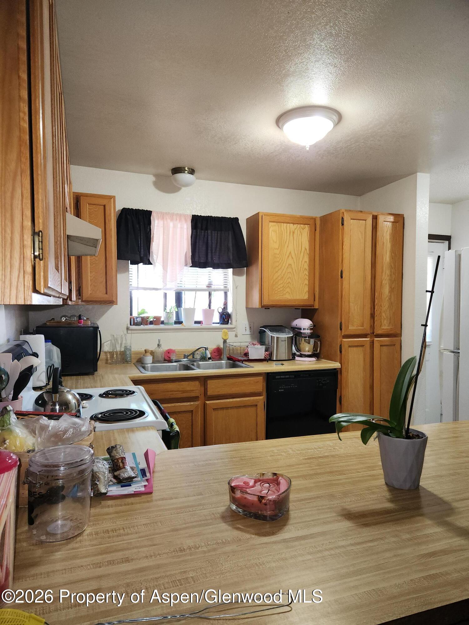 910 W 24th Street Property Photo 5