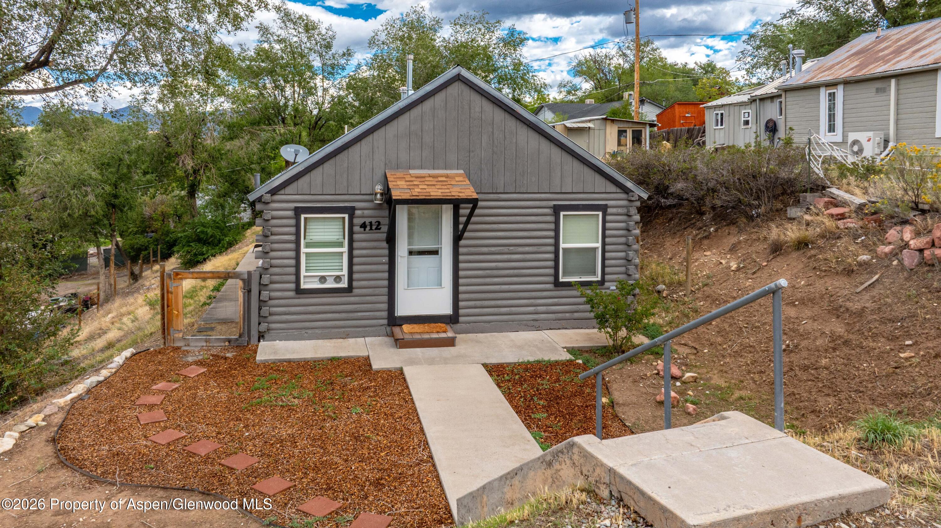 412 E 4th Street Property Photo 1
