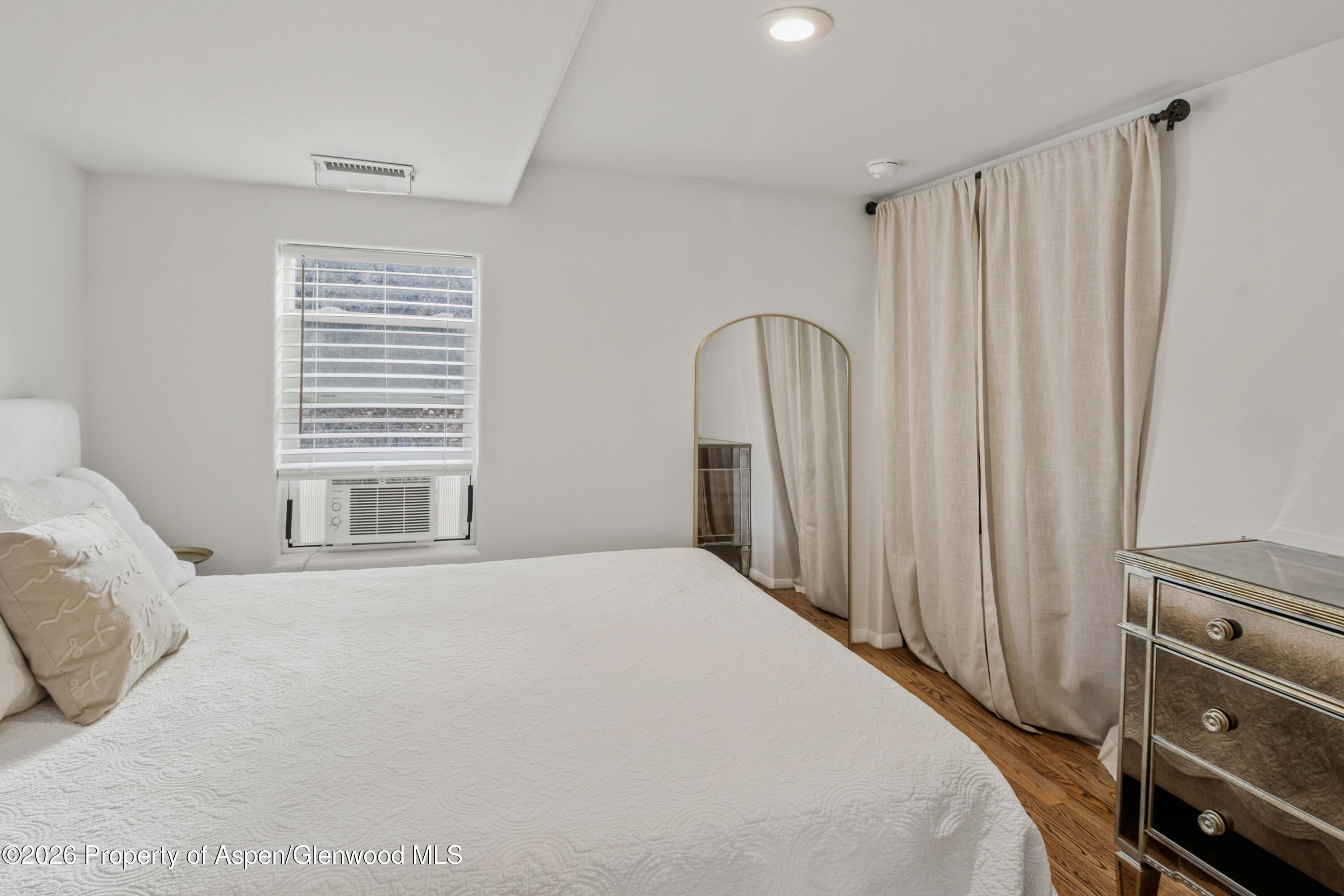 412 E 4th Street Property Photo 6