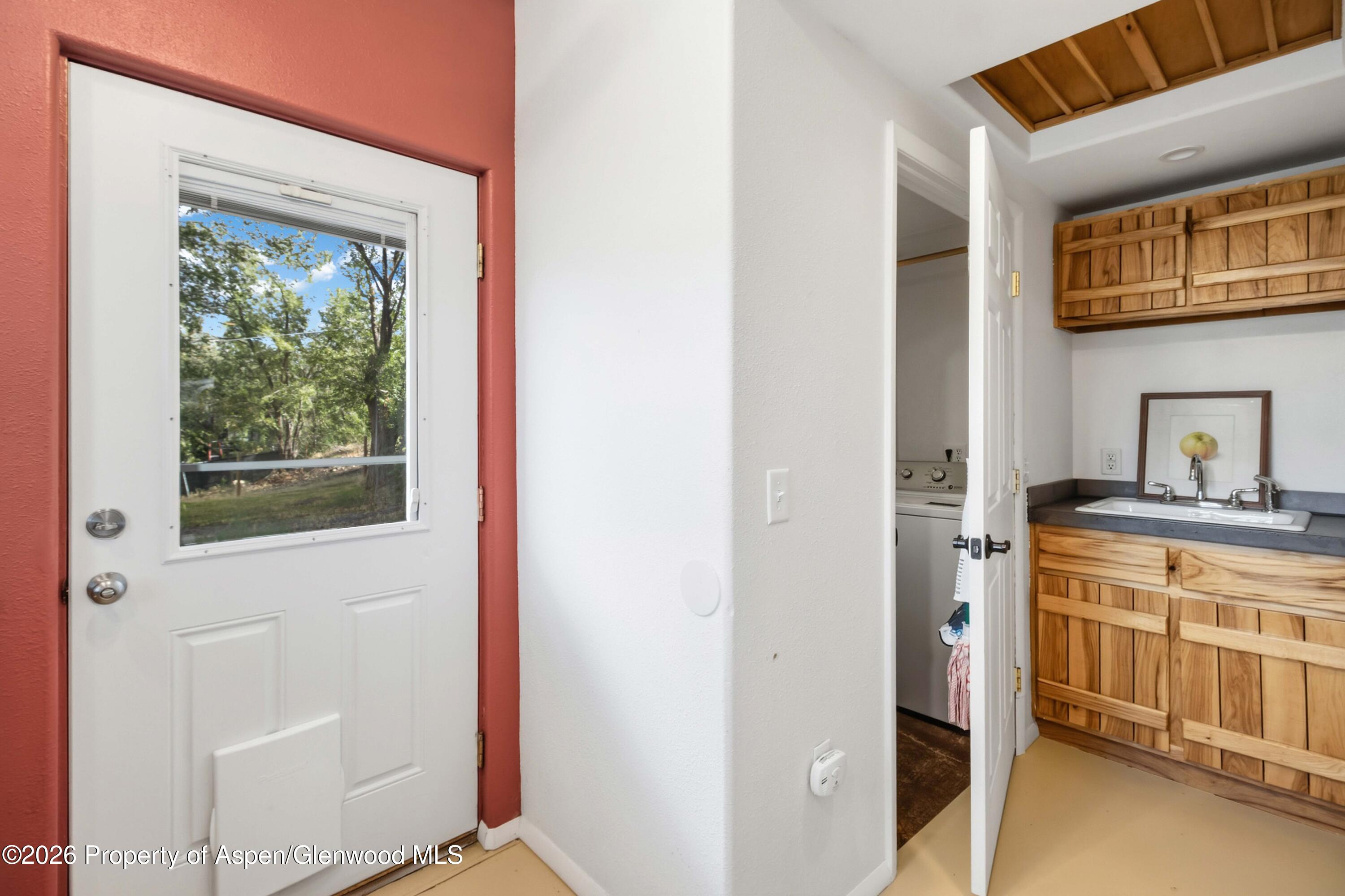 412 E 4th Street Property Photo 9