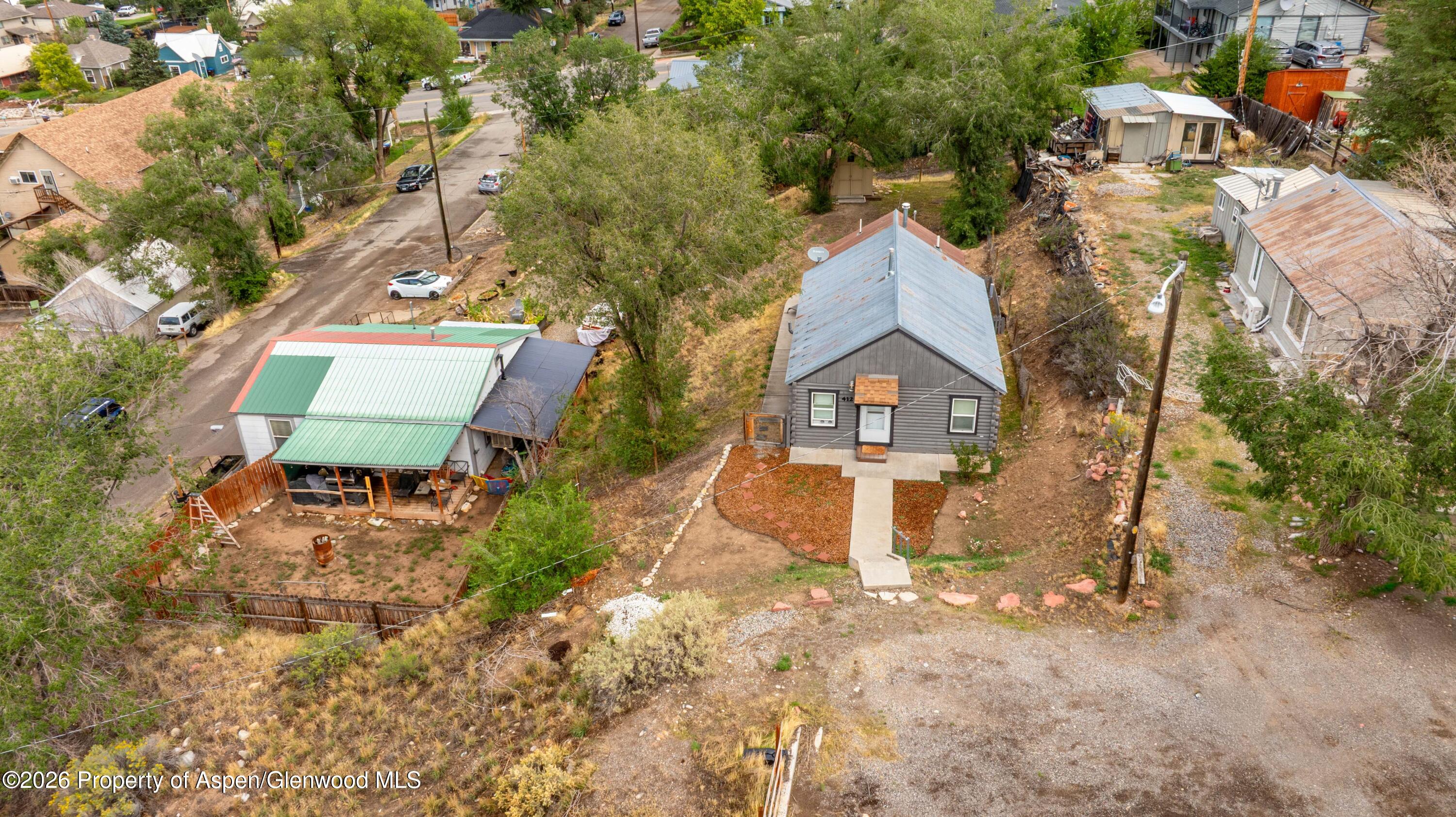 412 E 4th Street Property Photo 12