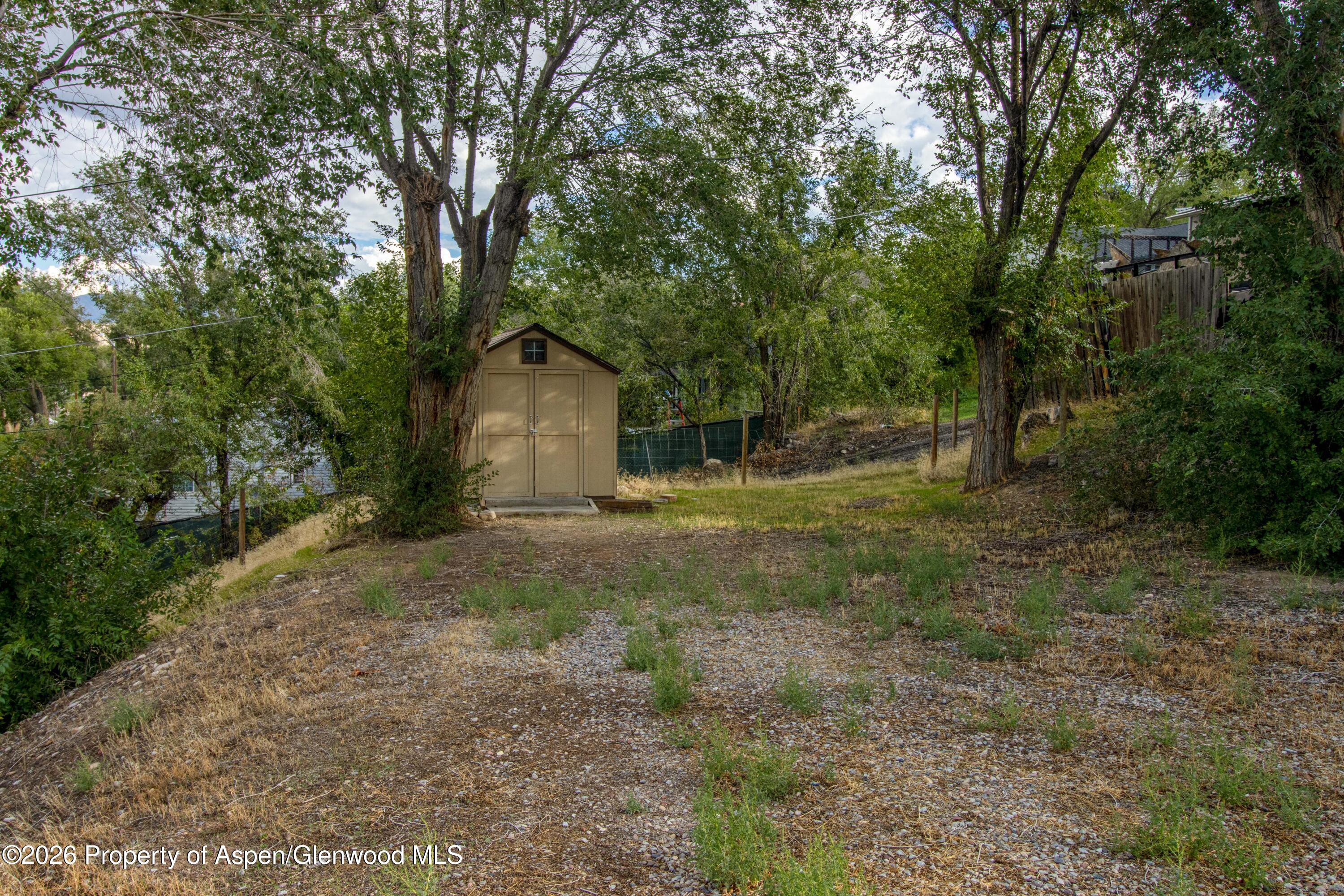 412 E 4th Street Property Photo 19