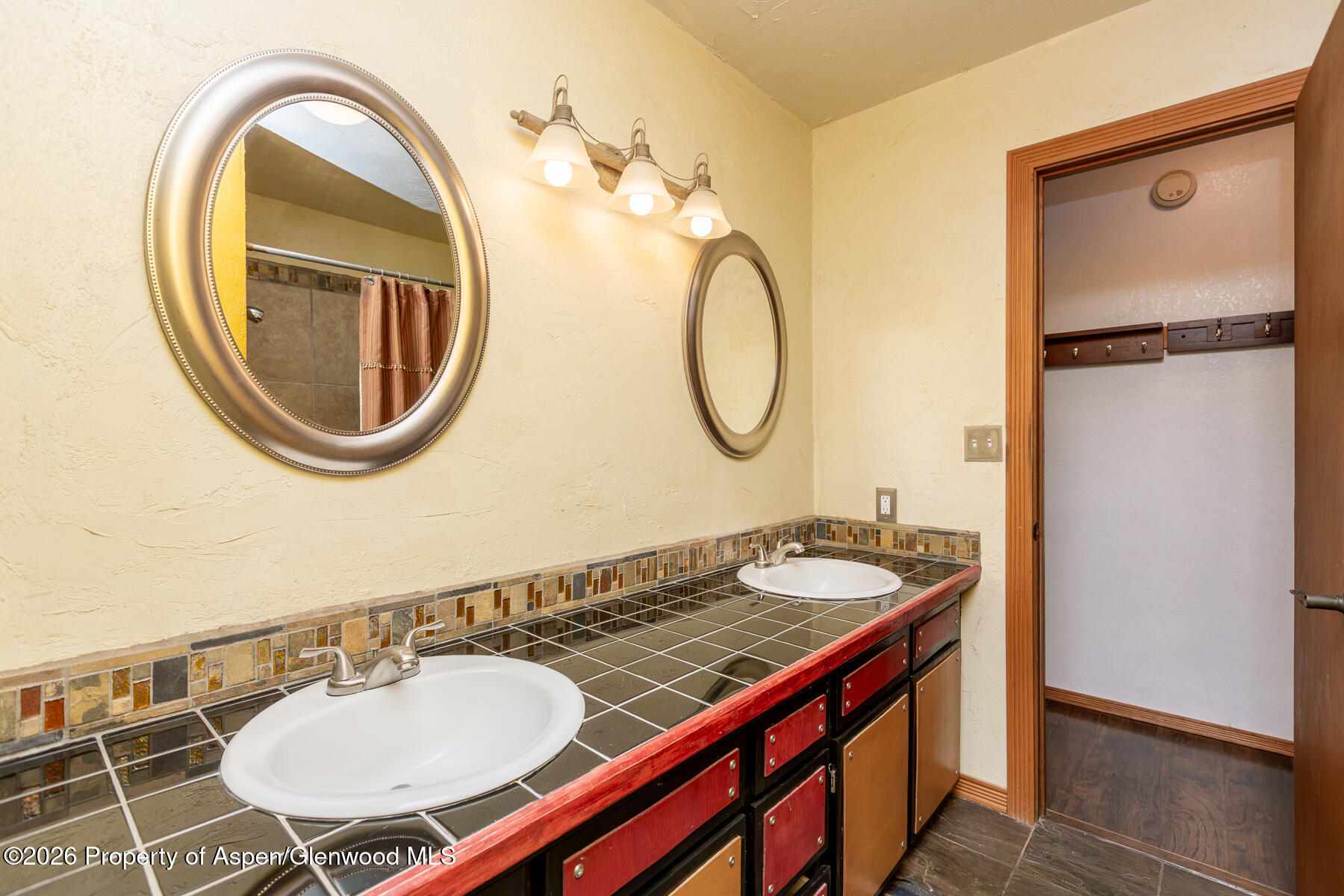 9121 54 Road Property Photo 24