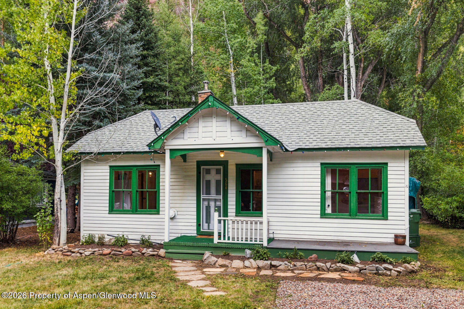 564 Redstone Boulevard Property Photo 3