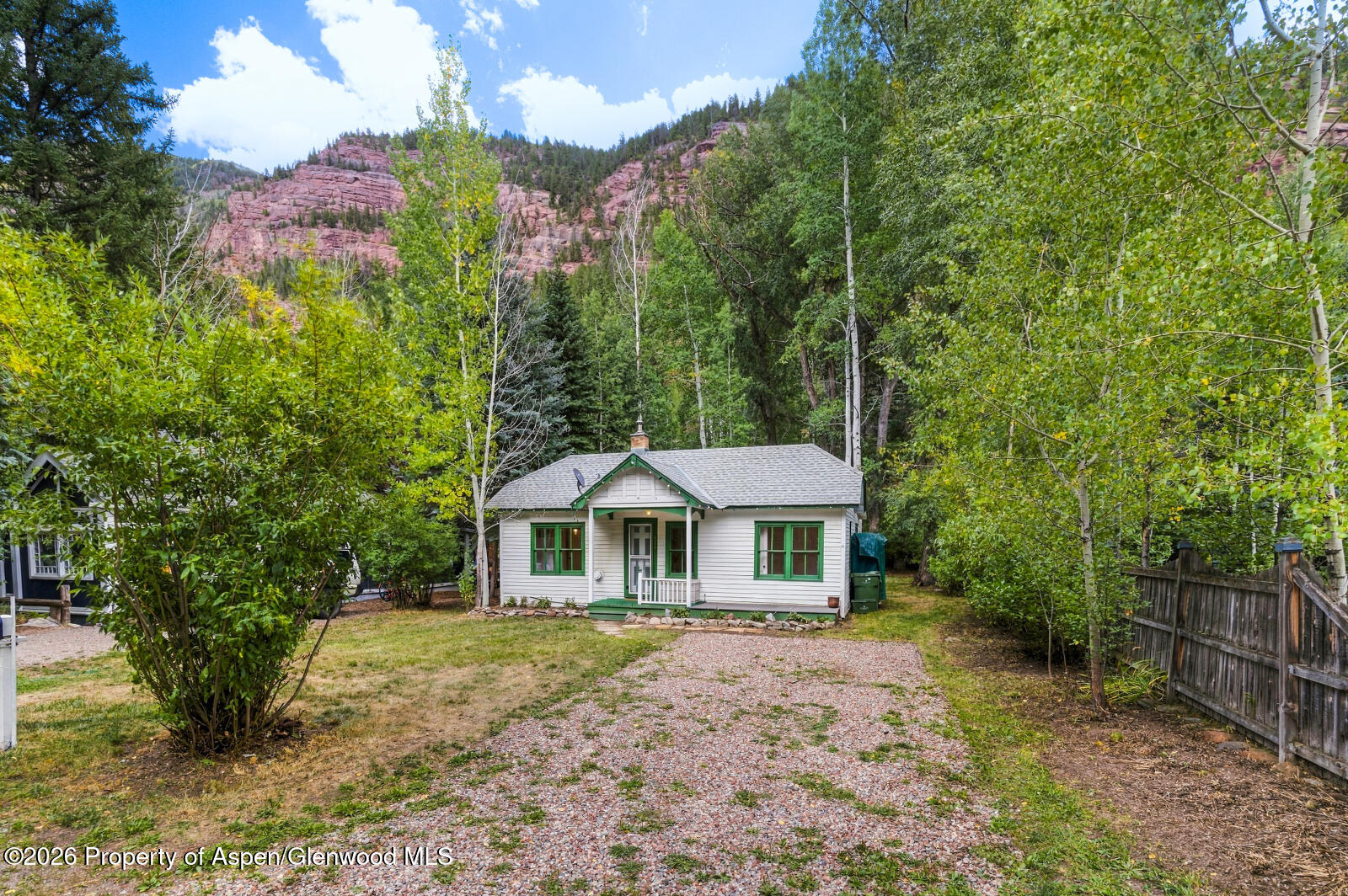 564 Redstone Boulevard Property Photo 4