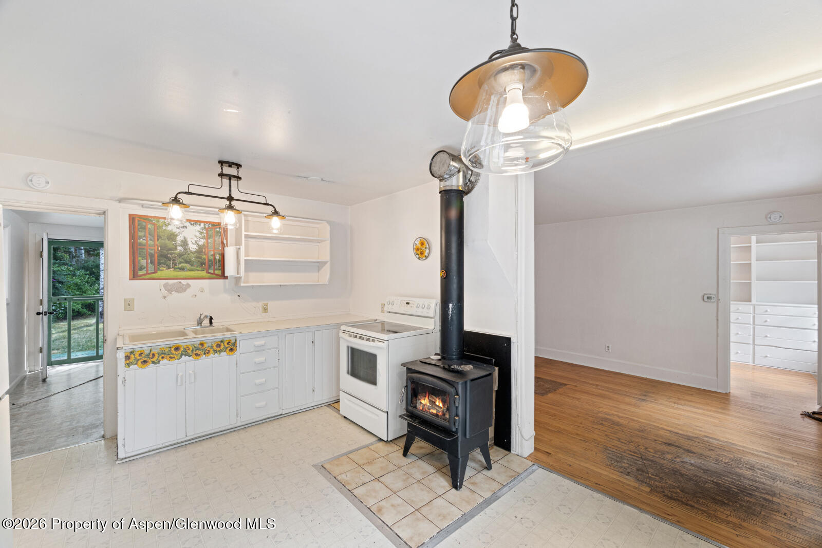 564 Redstone Boulevard Property Photo 10