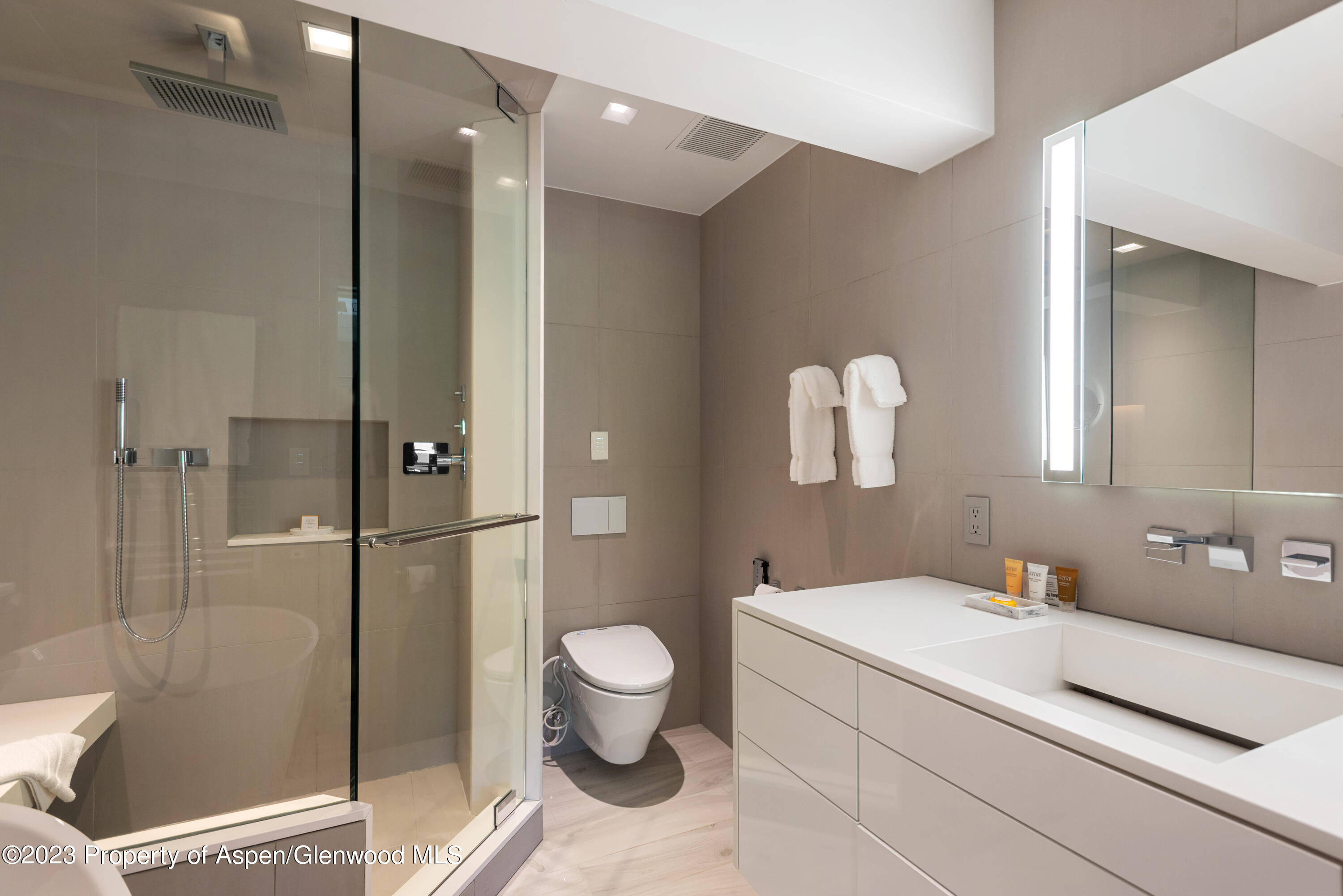 555 E Durant Avenue 2l Property Photo 11