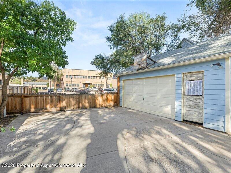 646 Railroad Avenue Property Photo 4