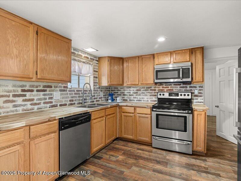 646 Railroad Avenue Property Photo 14