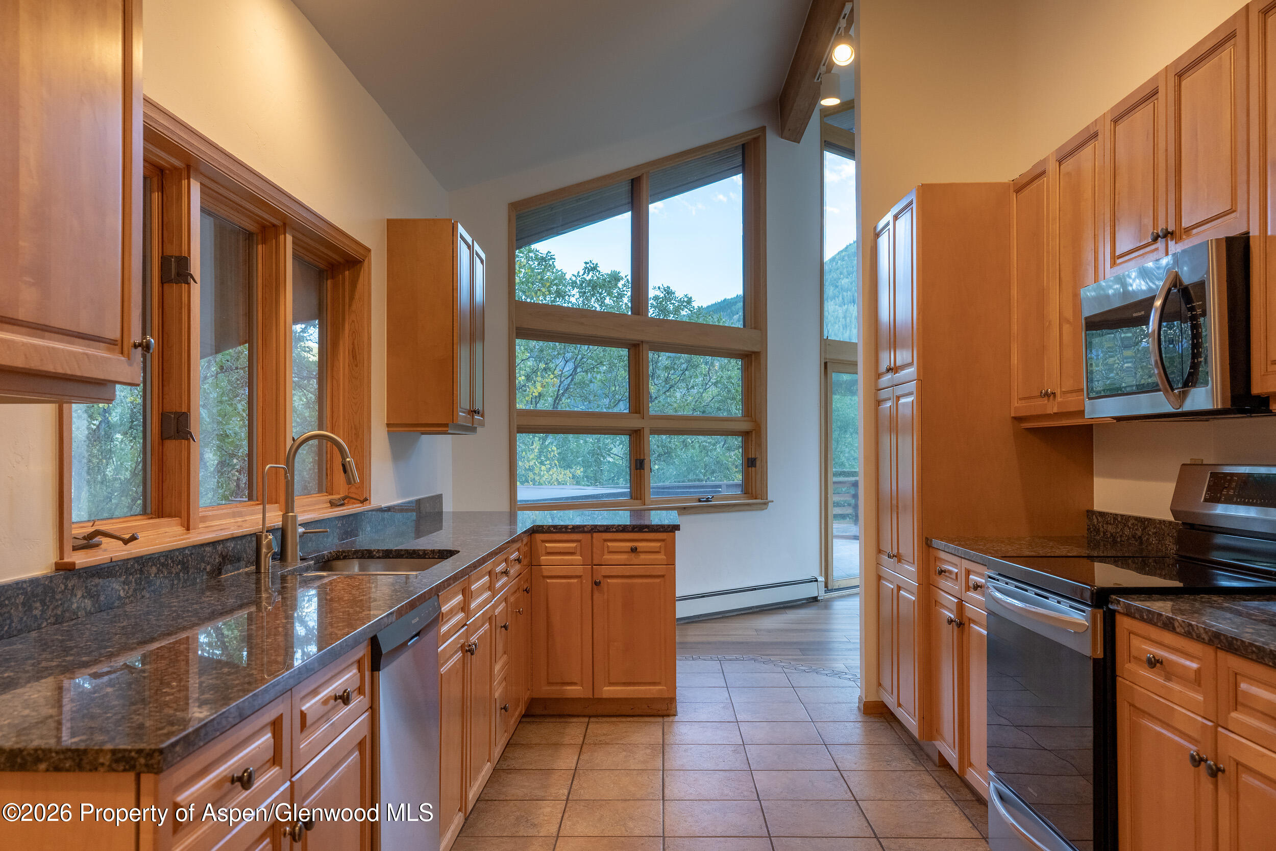 368 E Lupine Drive Property Photo 6