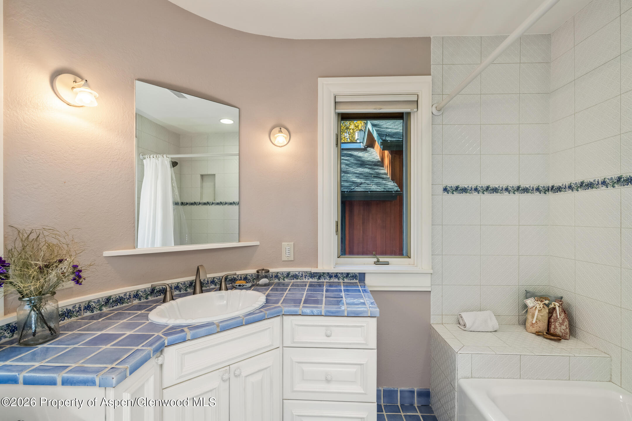 635 Sneaky Lane Property Photo 34