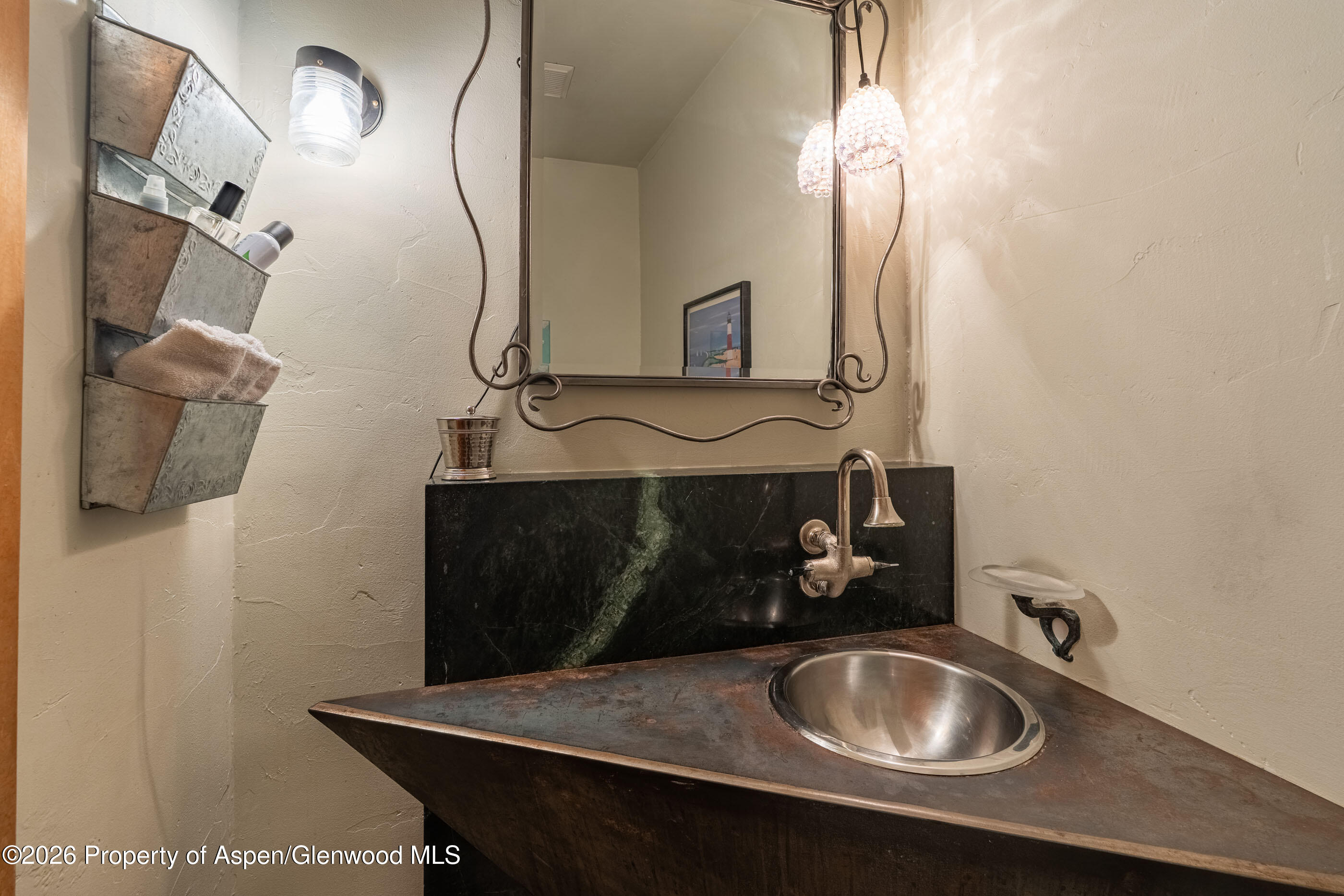 609 Hillcrest Drive Property Photo 14