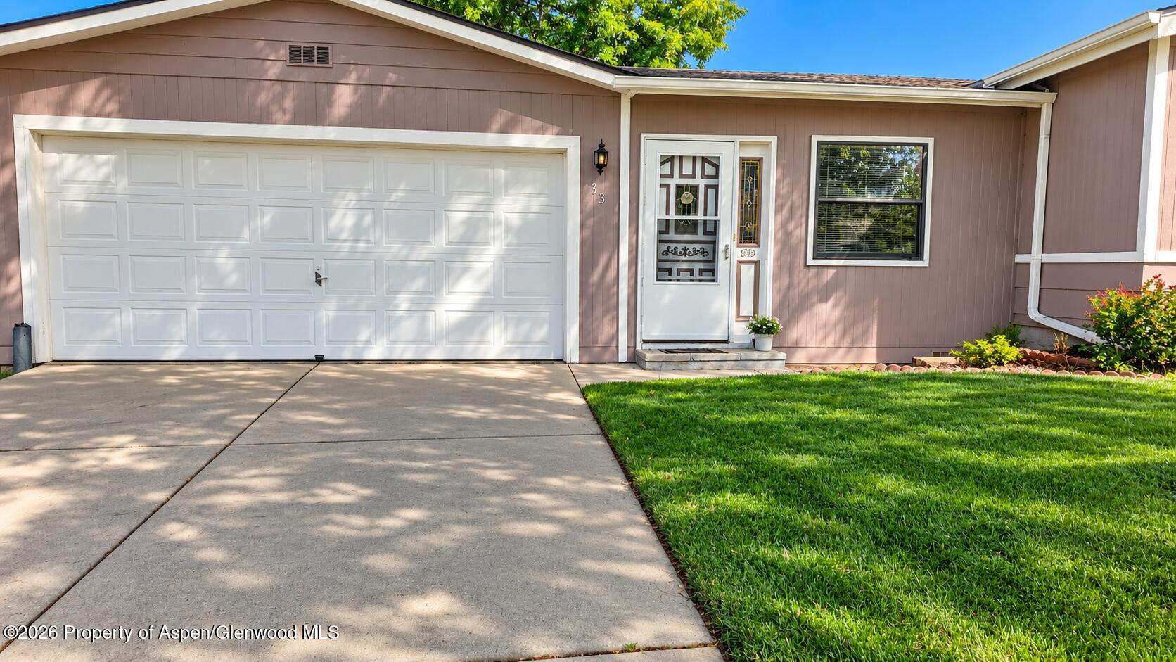 33 W Tamarack Circle Property Photo 2